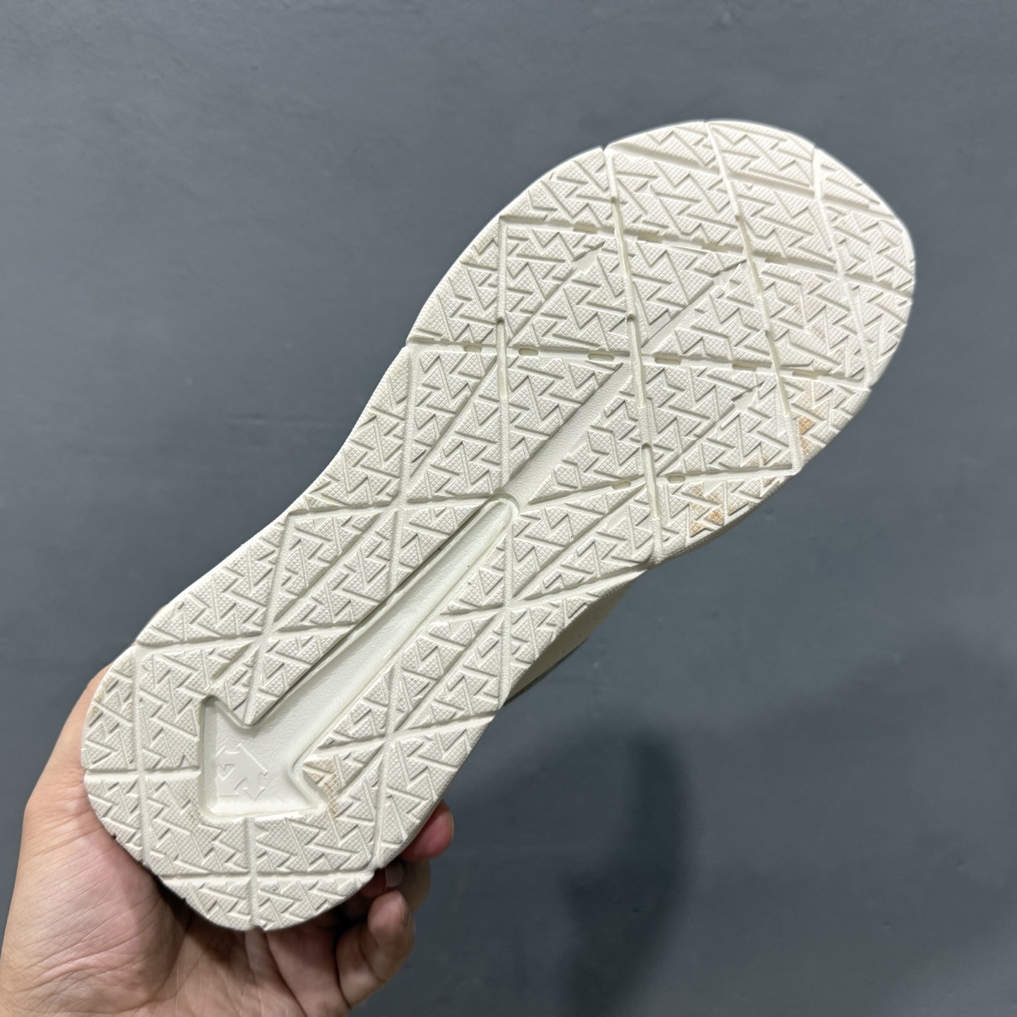 280 迪桑特DESCENTE CIRCUIT LTR WIRE 2.0 舒适百搭防滑耐磨 低帮 休闲跑步鞋 D4431TCT06