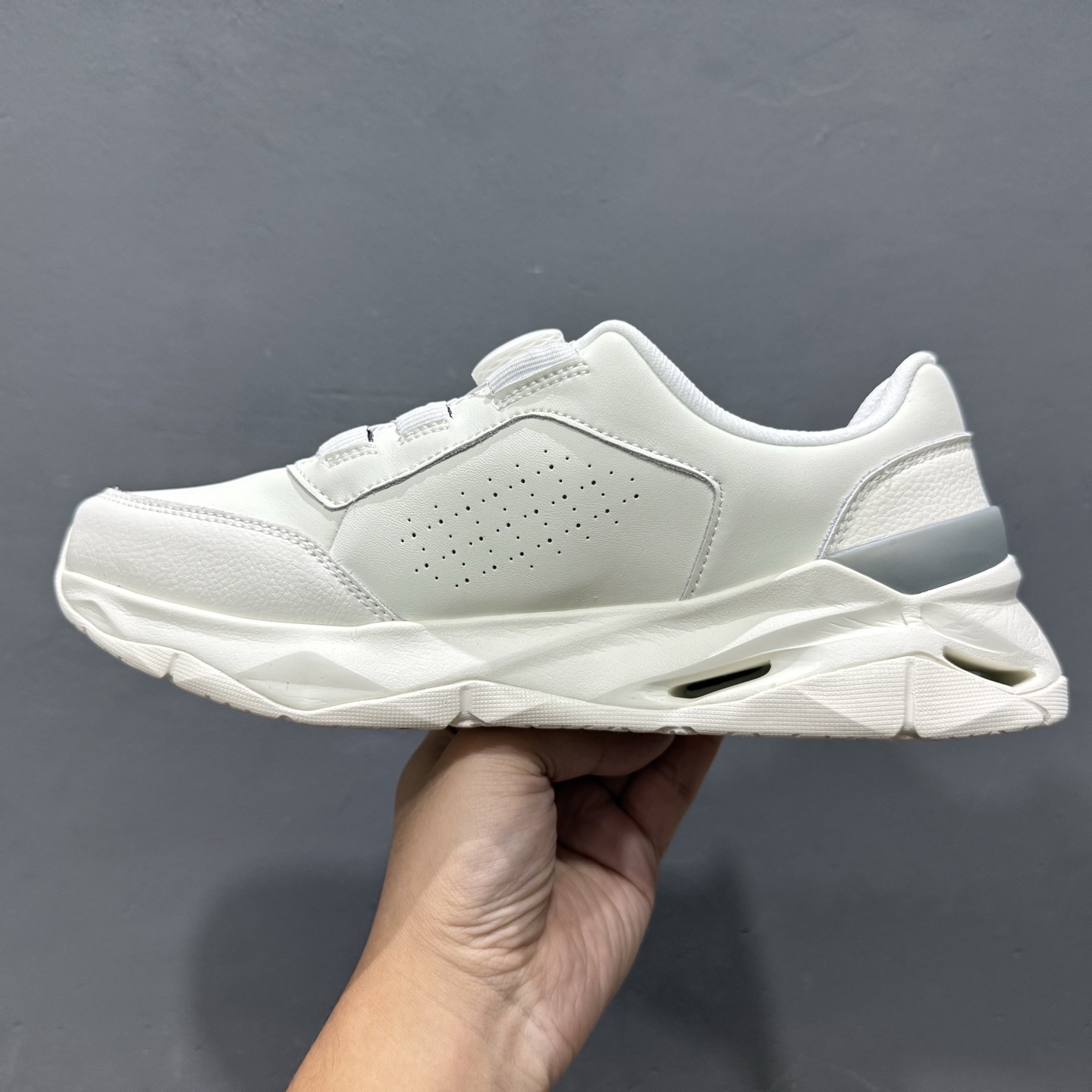 280 迪桑特DESCENTE CIRCUIT LTR WIRE 2.0 舒适百搭防滑耐磨 低帮 休闲跑步鞋 D4431TCT06