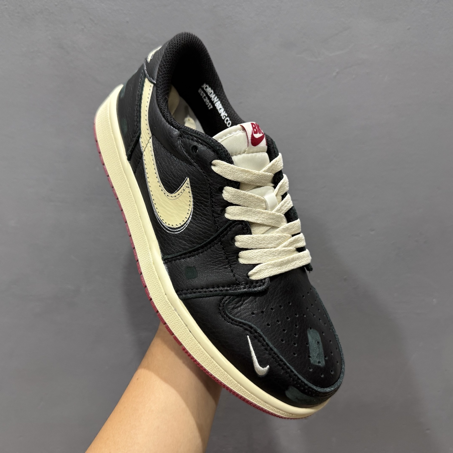综合版 Nigel Sylvester x Jordan Air Jordan 1 Low Nitro”Better With Time”白黑红 IB8958-001-莆田鞋,莆田鞋货源,高仿鞋,高仿鞋货源,安福档口,莆田高仿鞋,莆田鞋批发,高仿鞋批发,莆田高仿运动鞋,高仿运动鞋,莆田运动鞋 综合版 Nigel Sylvester x Jordan Air Jordan 1 Low Nitro”Better With Time”白黑红 IB8958-001