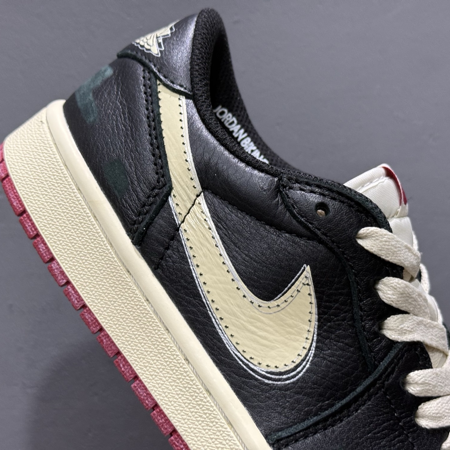 综合版 Nigel Sylvester x Jordan Air Jordan 1 Low Nitro”Better With Time”白黑红 IB8958-001-莆田鞋,莆田鞋货源,高仿鞋,高仿鞋货源,安福档口,莆田高仿鞋,莆田鞋批发,高仿鞋批发,莆田高仿运动鞋,高仿运动鞋,莆田运动鞋 综合版 Nigel Sylvester x Jordan Air Jordan 1 Low Nitro”Better With Time”白黑红 IB8958-001