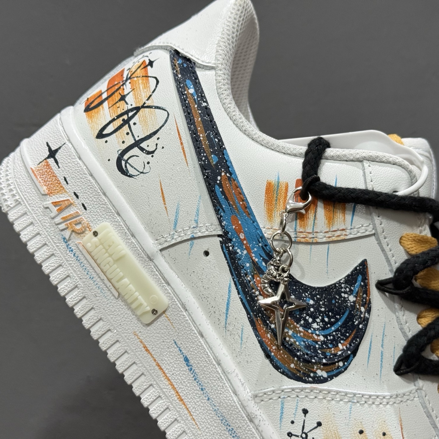 Nike Air Force 1'07 Low ”Scorpio” 手绘涂鸦 十二星座系列 天蝎座 空军一号低帮休闲板鞋-莆田鞋,莆田鞋货源,高仿鞋,高仿鞋货源,安福档口,莆田高仿鞋,莆田鞋批发,高仿鞋批发,莆田高仿运动鞋,高仿运动鞋,莆田运动鞋 Nike Air Force 1'07 Low ”Scorpio” 手绘涂鸦 十二星座系列 天蝎座 空军一号低帮休闲板鞋