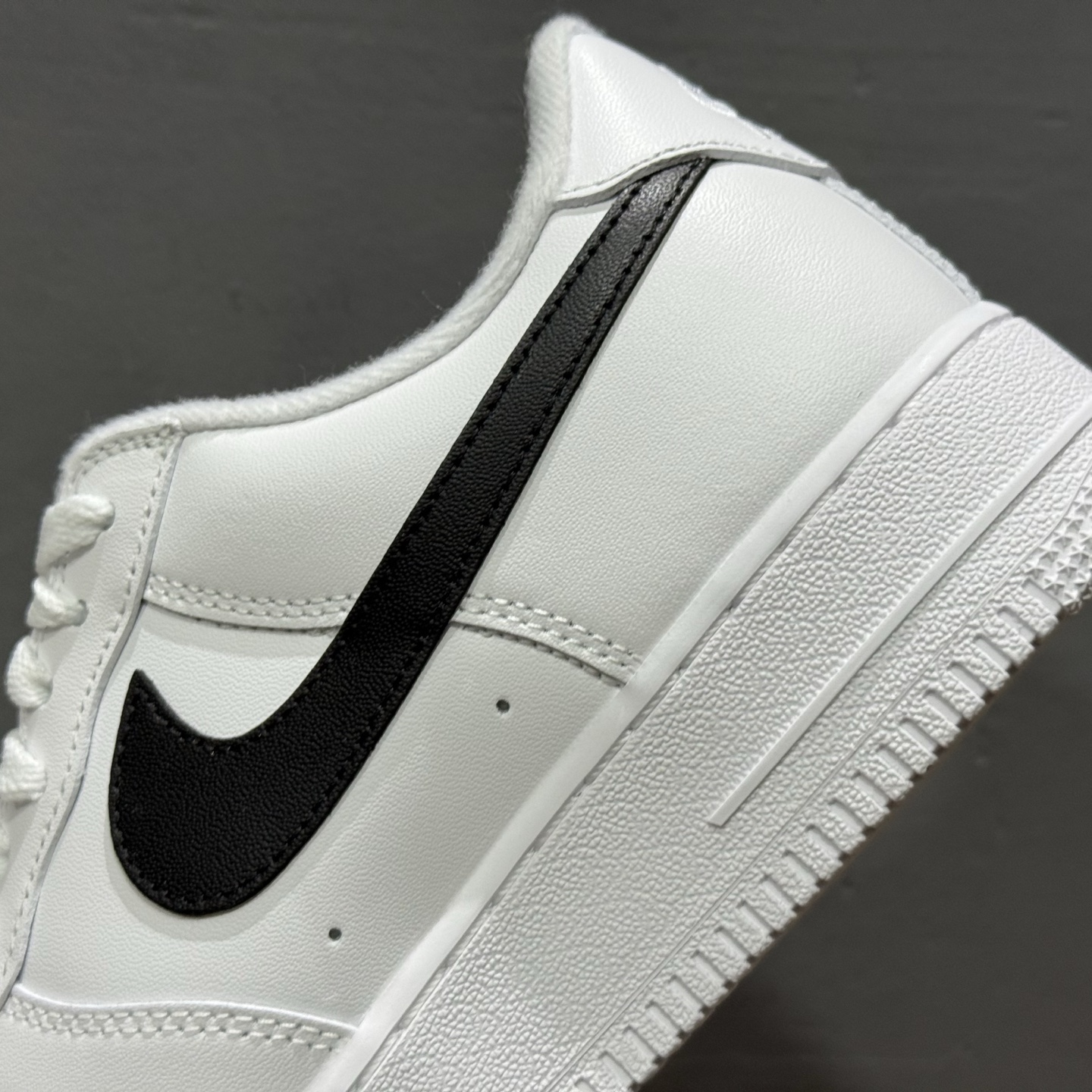 Supreme x Nike Air Force 1'07 Low 联名款 空军一号低帮休闲板鞋 CU9225-102-莆田鞋,莆田鞋货源,高仿鞋,高仿鞋货源,安福档口,莆田高仿鞋,莆田鞋批发,高仿鞋批发,莆田高仿运动鞋,高仿运动鞋,莆田运动鞋 Supreme x Nike Air Force 1'07 Low 联名款 空军一号低帮休闲板鞋 CU9225-102