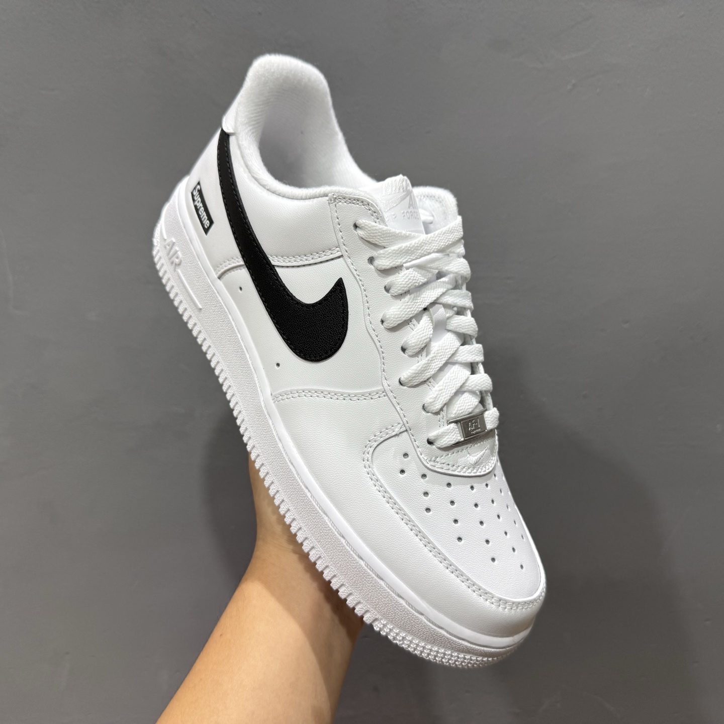 Supreme x Nike Air Force 1'07 Low 联名款 空军一号低帮休闲板鞋 CU9225-102-莆田鞋,莆田鞋货源,高仿鞋,高仿鞋货源,安福档口,莆田高仿鞋,莆田鞋批发,高仿鞋批发,莆田高仿运动鞋,高仿运动鞋,莆田运动鞋 Supreme x Nike Air Force 1'07 Low 联名款 空军一号低帮休闲板鞋 CU9225-102