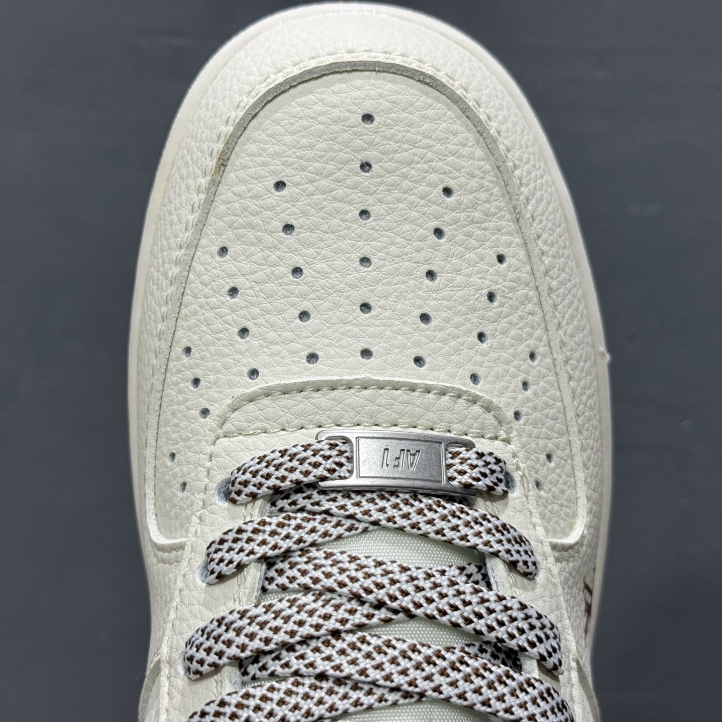 NIke Air Force 1 '07 Low “LV联名-米棕牛仔勾”空军一号 低帮 SM6668-109-莆田鞋,莆田鞋货源,高仿鞋,高仿鞋货源,安福档口,莆田高仿鞋,莆田鞋批发,高仿鞋批发,莆田高仿运动鞋,高仿运动鞋,莆田运动鞋 NIke Air Force 1 '07 Low “LV联名-米棕牛仔勾”空军一号 低帮 SM6668-109