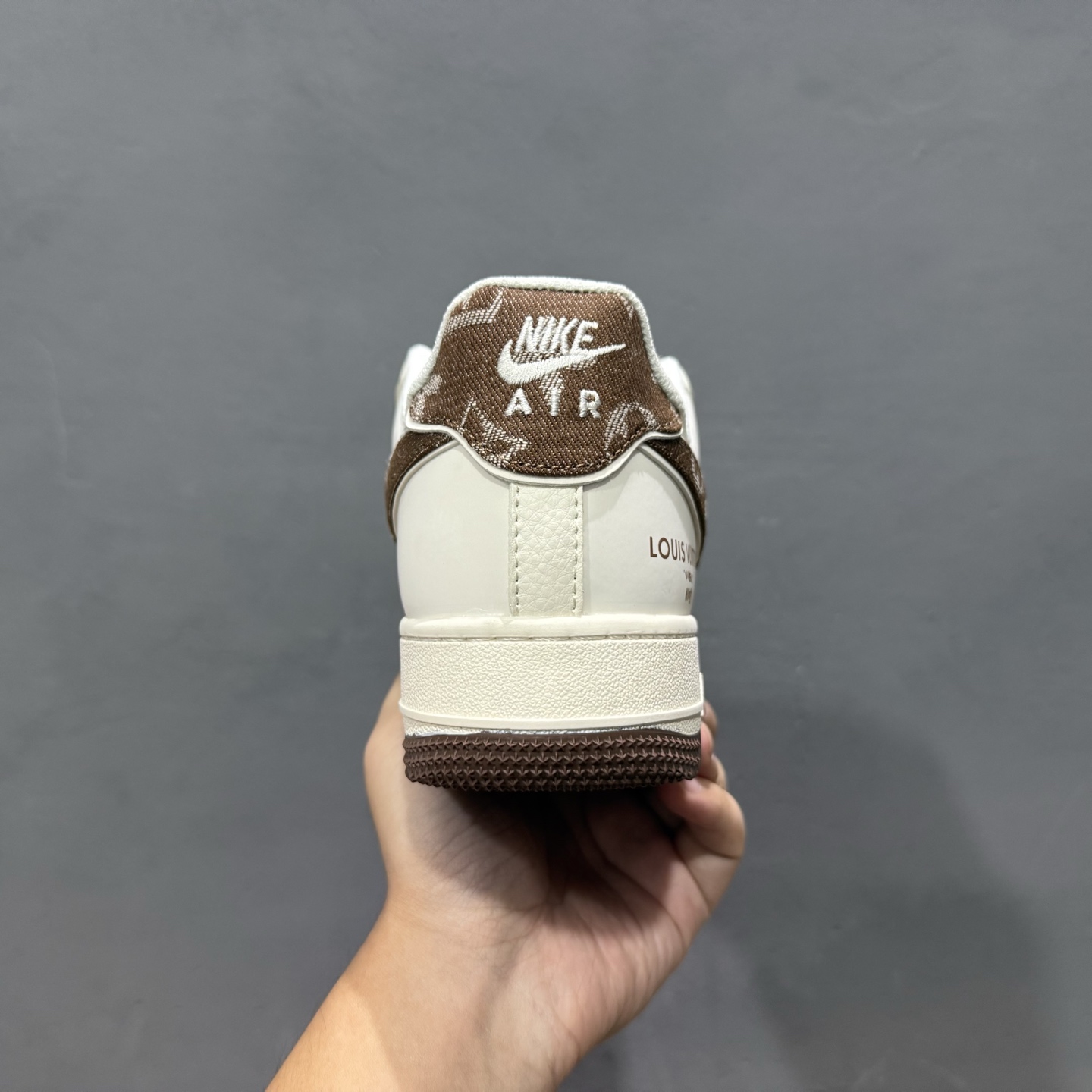 NIke Air Force 1 '07 Low “LV联名-米棕牛仔勾”空军一号 低帮 SM6668-109-莆田鞋,莆田鞋货源,高仿鞋,高仿鞋货源,安福档口,莆田高仿鞋,莆田鞋批发,高仿鞋批发,莆田高仿运动鞋,高仿运动鞋,莆田运动鞋 NIke Air Force 1 '07 Low “LV联名-米棕牛仔勾”空军一号 低帮 SM6668-109