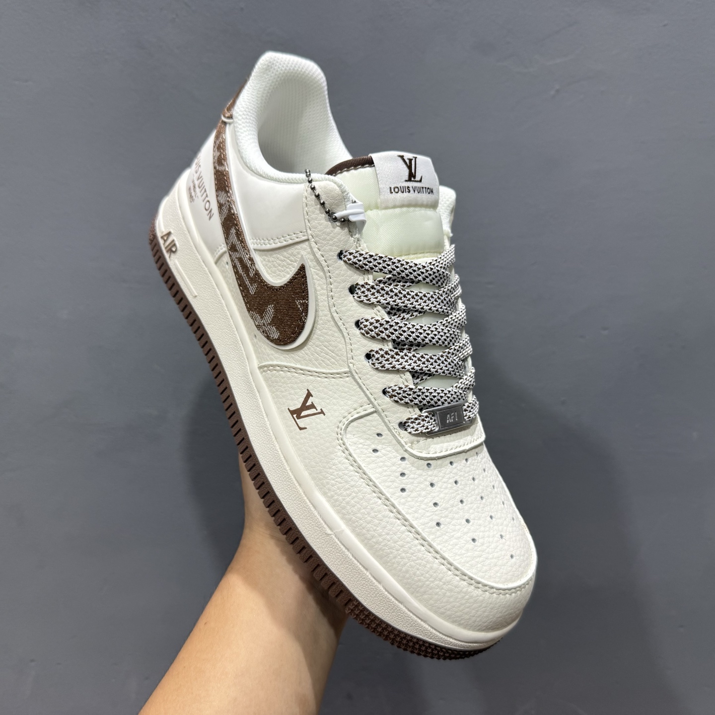 NIke Air Force 1 '07 Low “LV联名-米棕牛仔勾”空军一号 低帮 SM6668-109-莆田鞋,莆田鞋货源,高仿鞋,高仿鞋货源,安福档口,莆田高仿鞋,莆田鞋批发,高仿鞋批发,莆田高仿运动鞋,高仿运动鞋,莆田运动鞋 NIke Air Force 1 '07 Low “LV联名-米棕牛仔勾”空军一号 低帮 SM6668-109