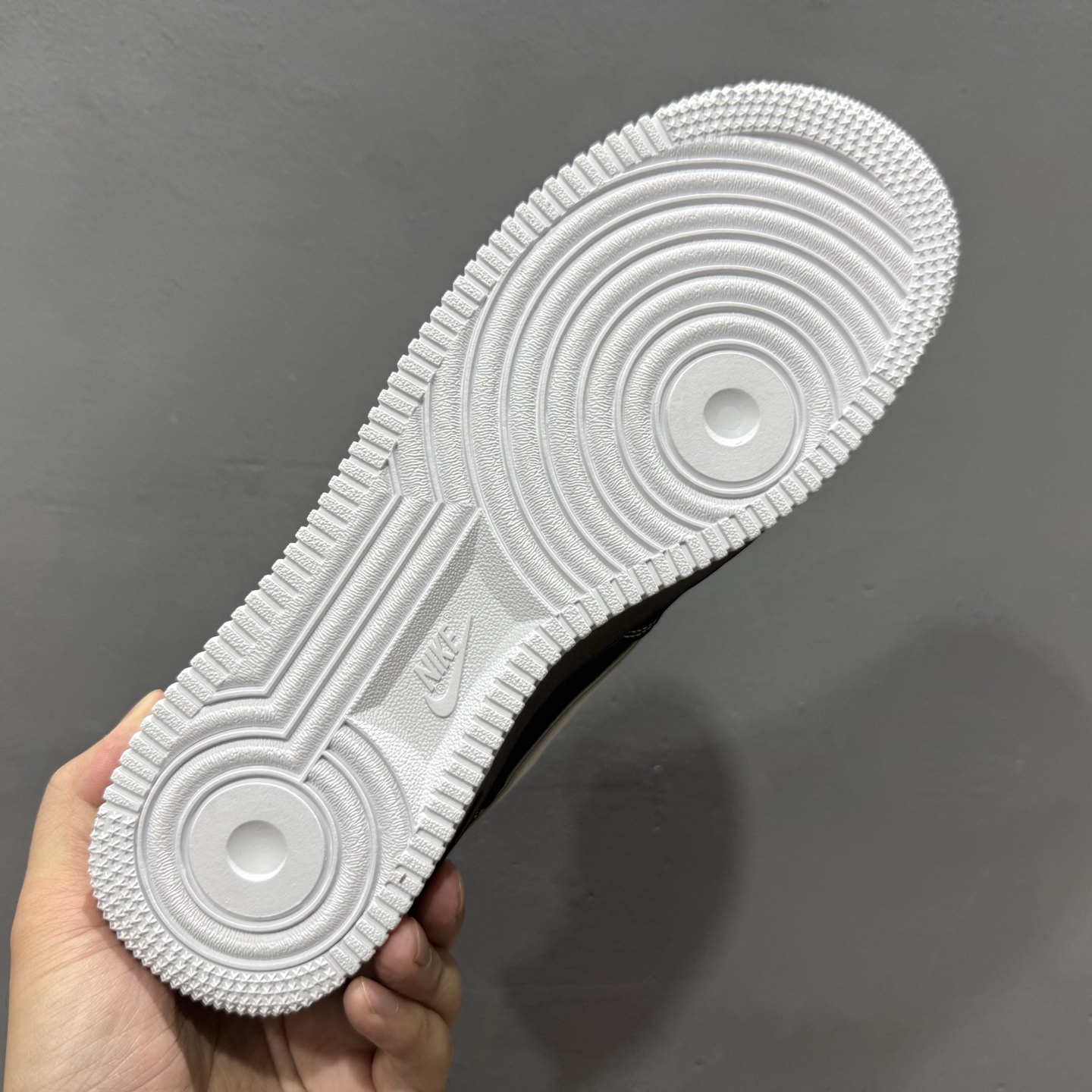 OFF-WHITE x Nike Air Force 1 黑银 DK0188-083-莆田鞋,莆田鞋货源,高仿鞋,高仿鞋货源,安福档口,莆田高仿鞋,莆田鞋批发,高仿鞋批发,莆田高仿运动鞋,高仿运动鞋,莆田运动鞋 OFF-WHITE x Nike Air Force 1 黑银 DK0188-083