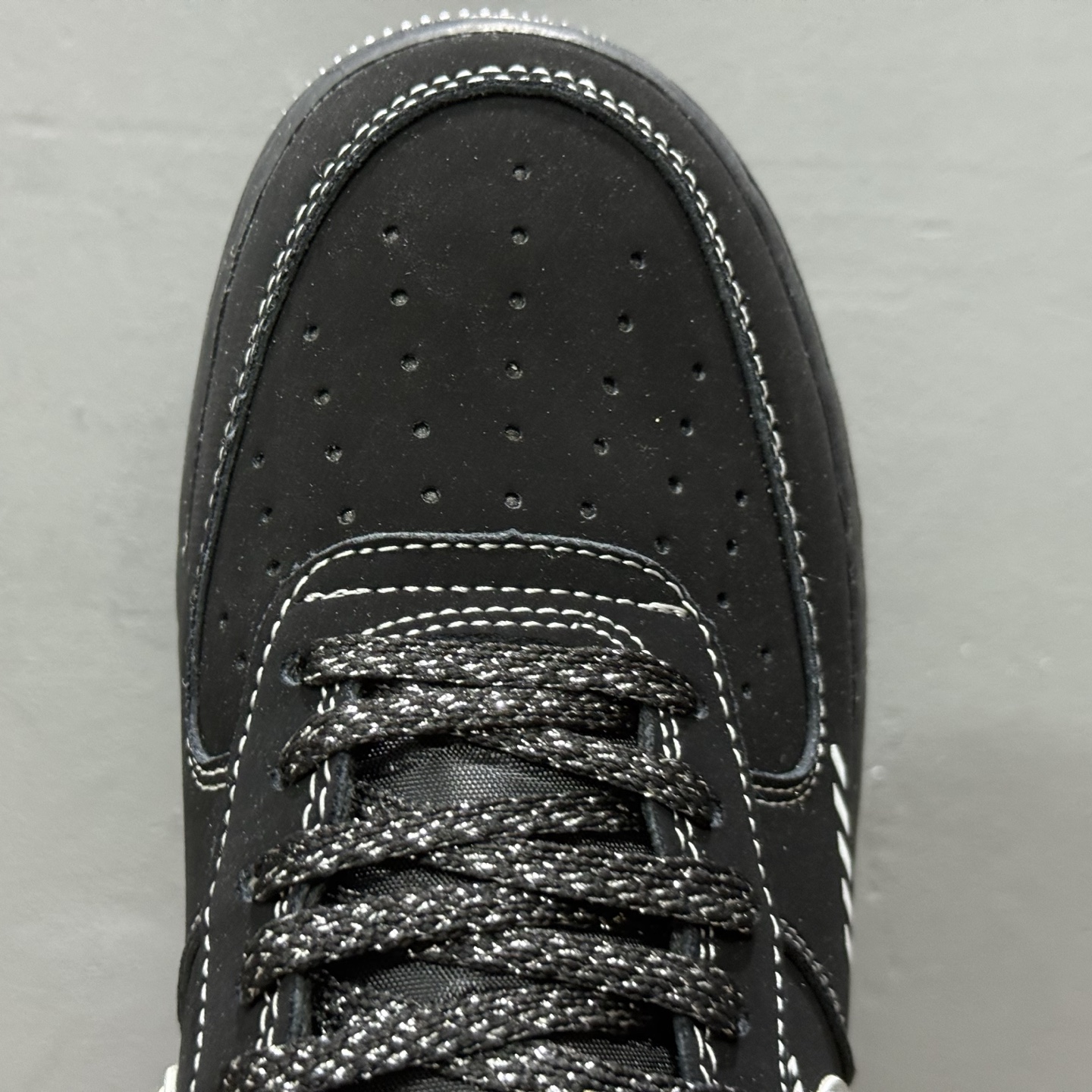 OFF-WHITE x Nike Air Force 1 黑银 DK0188-083-莆田鞋,莆田鞋货源,高仿鞋,高仿鞋货源,安福档口,莆田高仿鞋,莆田鞋批发,高仿鞋批发,莆田高仿运动鞋,高仿运动鞋,莆田运动鞋 OFF-WHITE x Nike Air Force 1 黑银 DK0188-083