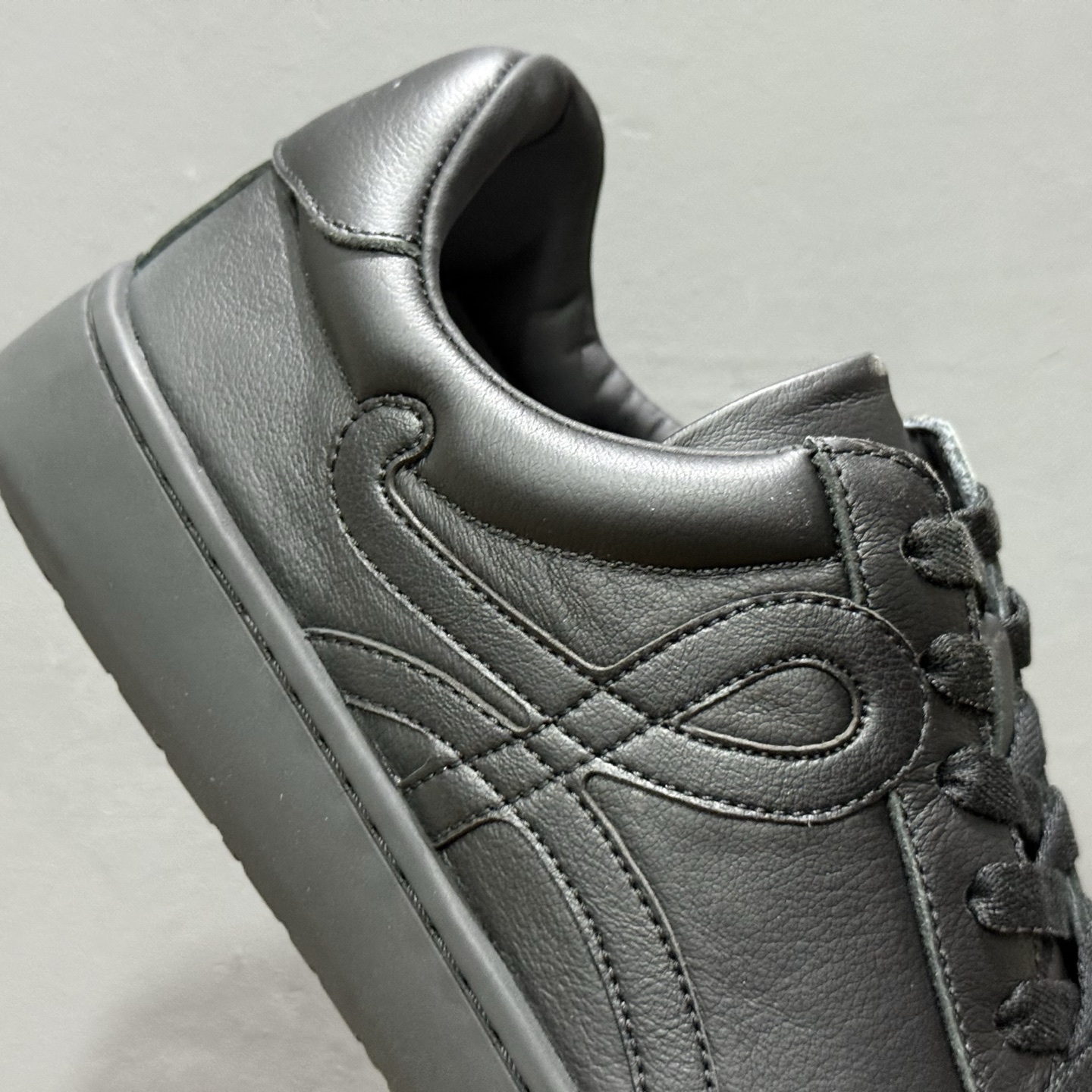 LOEWE罗意威 Jambo 牛皮革 圆头系带低班男鞋-莆田鞋,莆田鞋货源,高仿鞋,高仿鞋货源,安福档口,莆田高仿鞋,莆田鞋批发,高仿鞋批发,莆田高仿运动鞋,高仿运动鞋,莆田运动鞋 LOEWE罗意威 Jambo 牛皮革 圆头系带低班男鞋