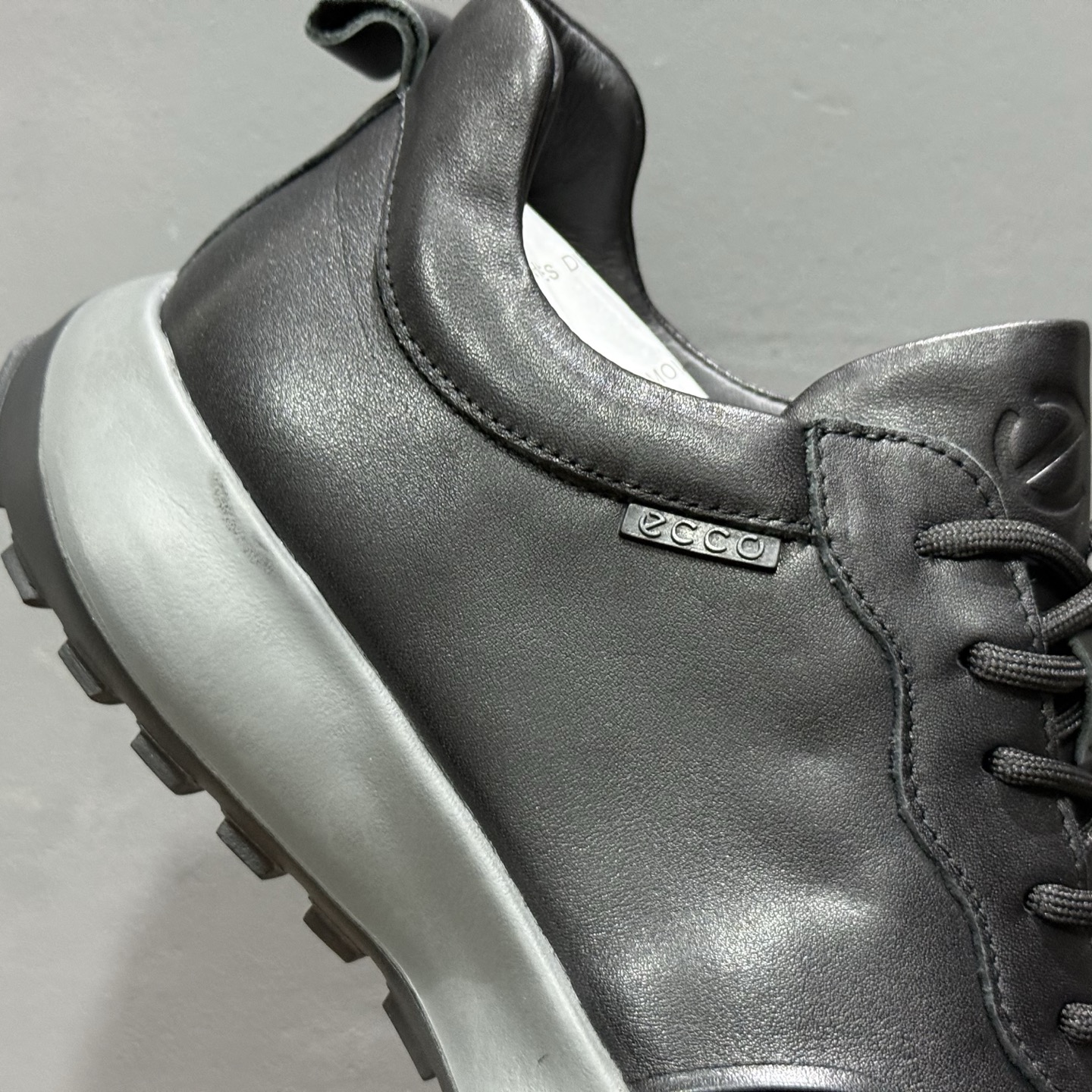 ECCO爱步休闲运动鞋男 纯色拼接防滑耐磨运动鞋