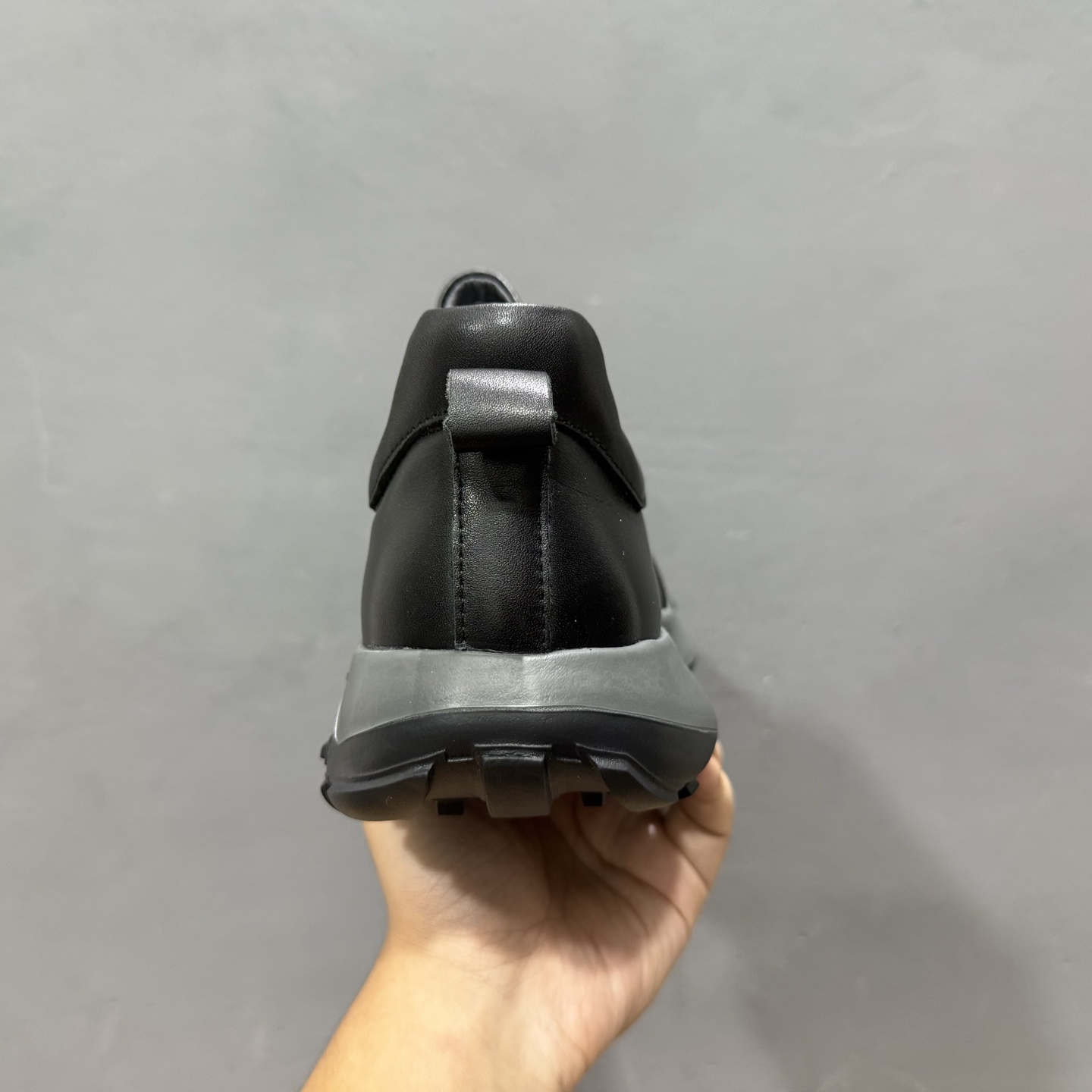 ECCO爱步休闲运动鞋男 纯色拼接防滑耐磨运动鞋