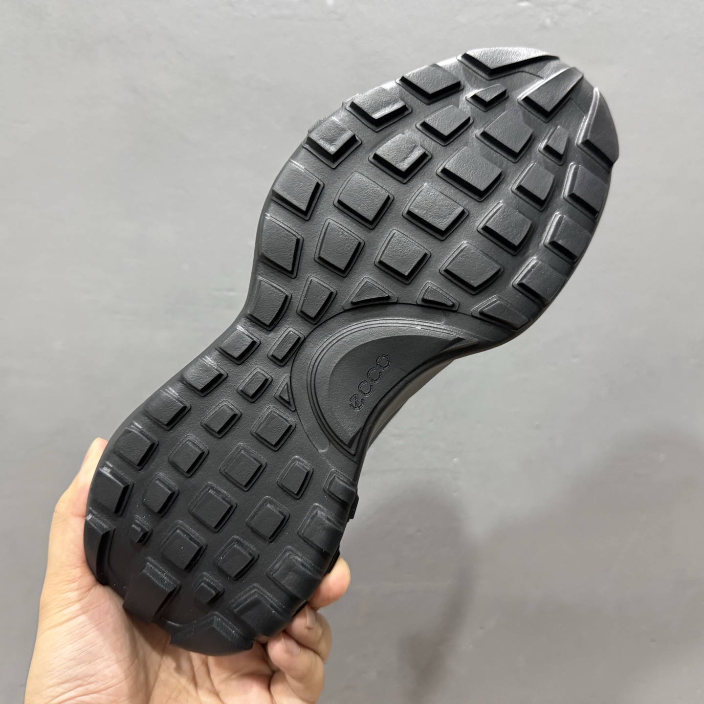 ECCO爱步休闲运动鞋男 纯色拼接防滑耐磨运动鞋