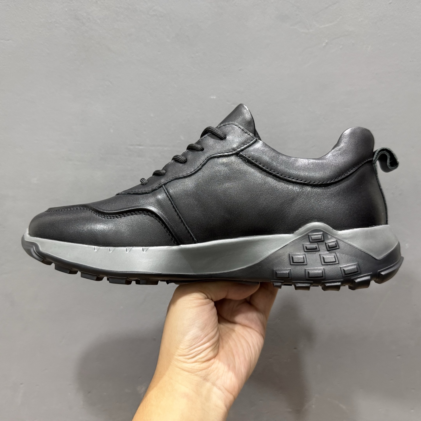 ECCO爱步休闲运动鞋男 纯色拼接防滑耐磨运动鞋