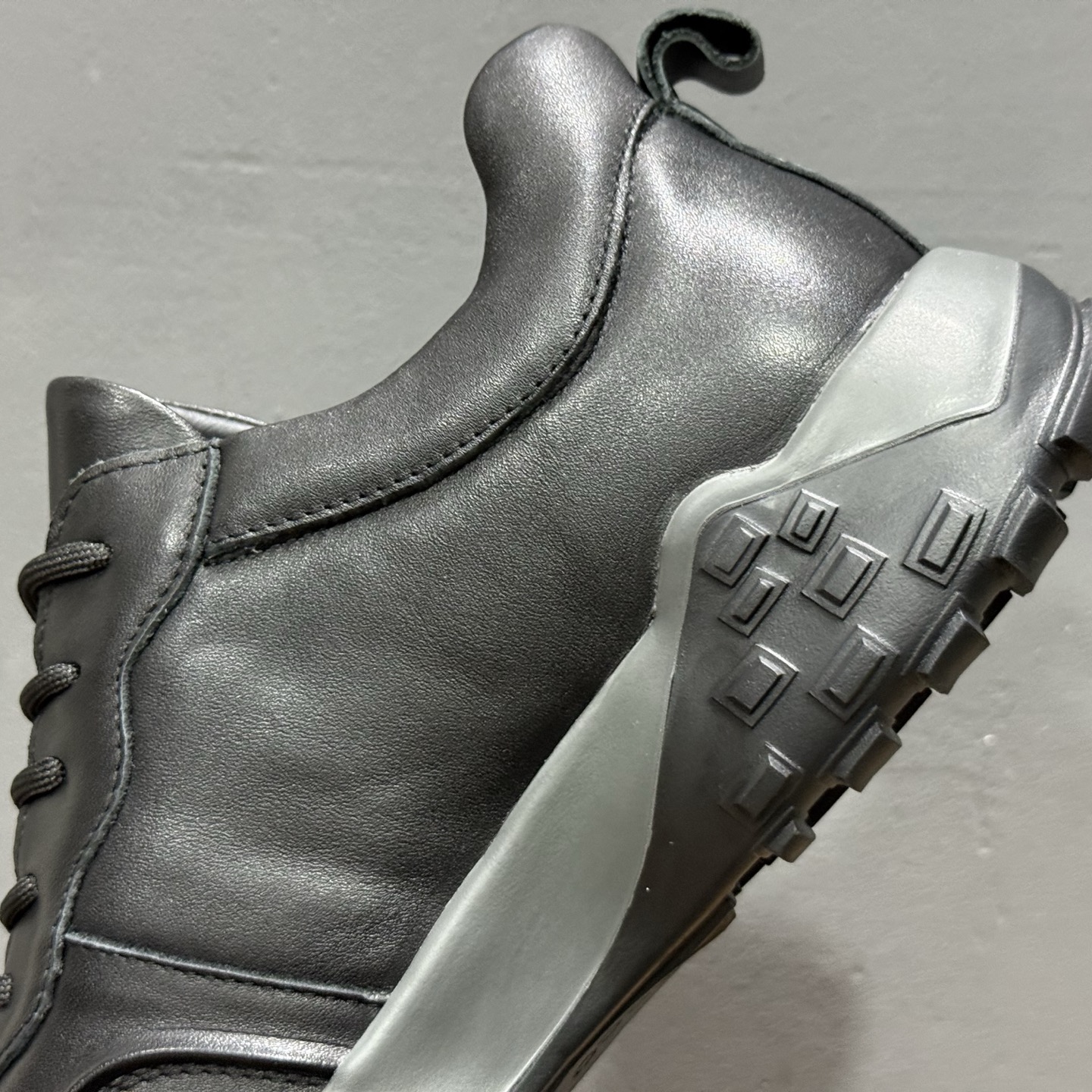 ECCO爱步休闲运动鞋男 纯色拼接防滑耐磨运动鞋