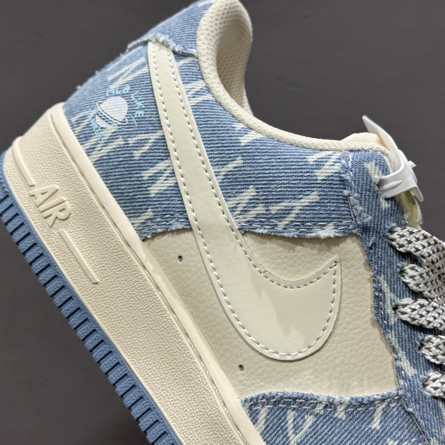 Nike Air Force 1'07 Low 浅蓝牛仔 空军一号低帮休闲板鞋 XY2025-002-莆田鞋,莆田鞋货源,高仿鞋,高仿鞋货源,安福档口,莆田高仿鞋,莆田鞋批发,高仿鞋批发,莆田高仿运动鞋,高仿运动鞋,莆田运动鞋 Nike Air Force 1'07 Low 浅蓝牛仔 空军一号低帮休闲板鞋 XY2025-002
