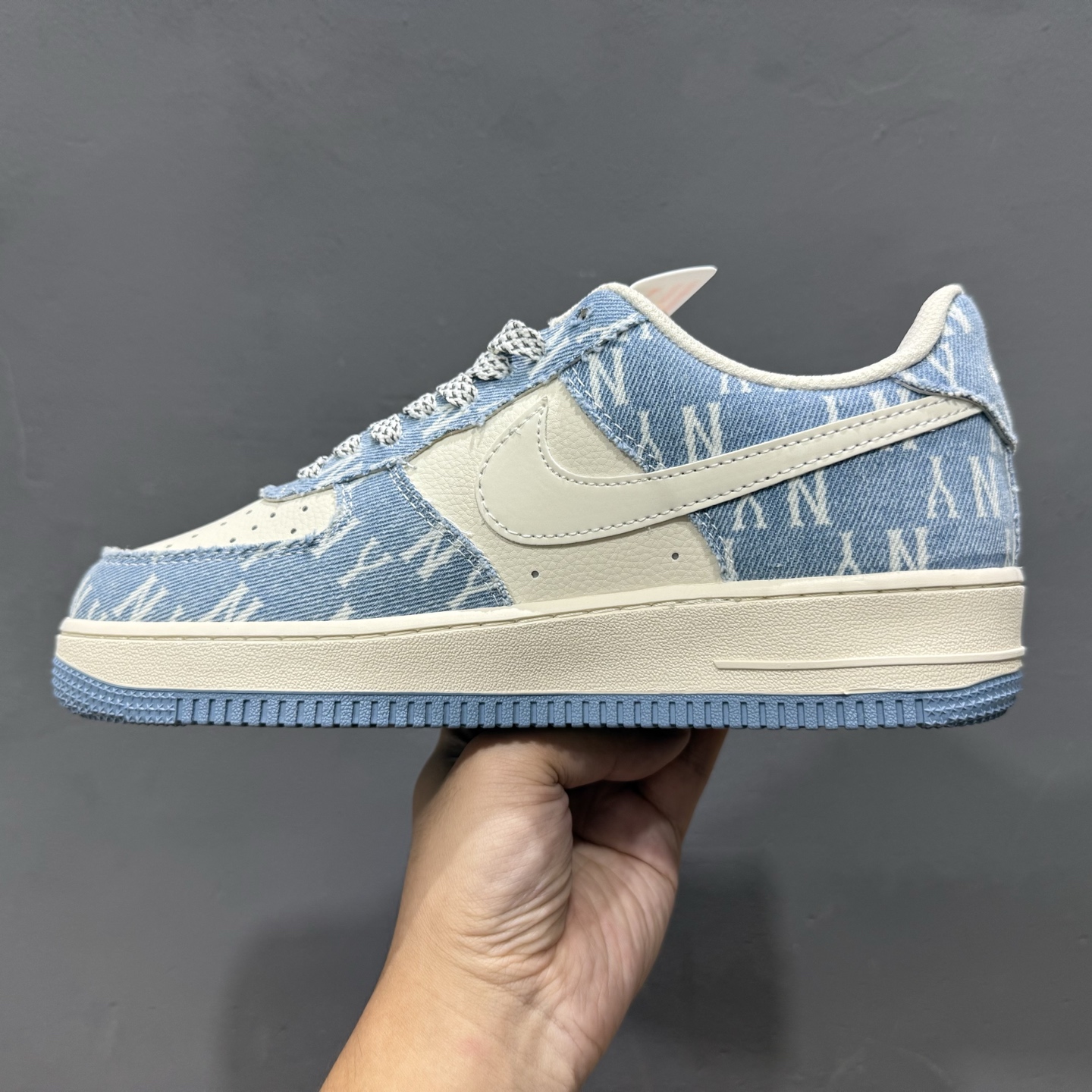 Nike Air Force 1'07 Low 浅蓝牛仔 空军一号低帮休闲板鞋 XY2025-002-莆田鞋,莆田鞋货源,高仿鞋,高仿鞋货源,安福档口,莆田高仿鞋,莆田鞋批发,高仿鞋批发,莆田高仿运动鞋,高仿运动鞋,莆田运动鞋 Nike Air Force 1'07 Low 浅蓝牛仔 空军一号低帮休闲板鞋 XY2025-002