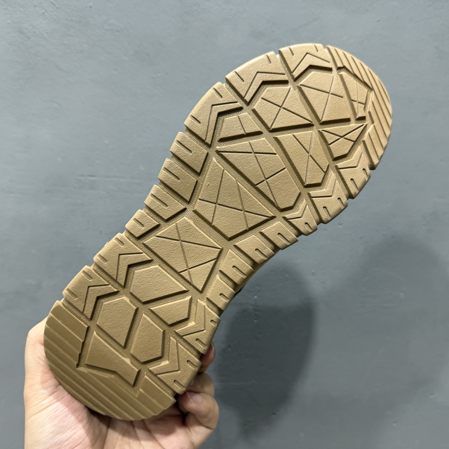 CAT 卡特 户外工装靴 P721906 时尚潮流搭配 面料釆用意大利进口磨砂牛皮