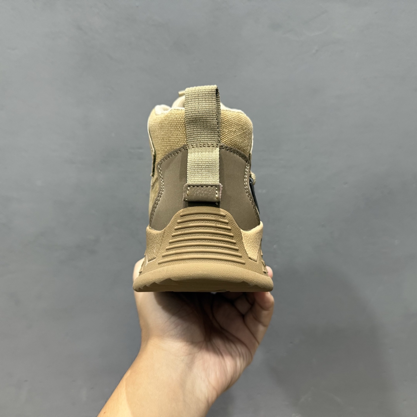 CAT 卡特 户外工装靴 P721906 时尚潮流搭配 面料釆用意大利进口磨砂牛皮