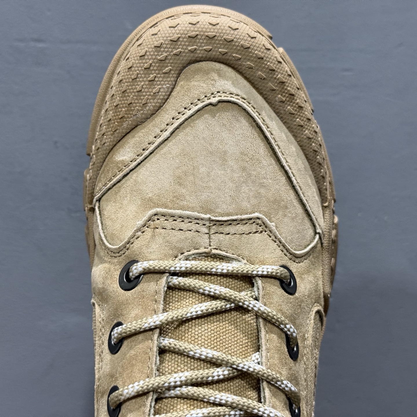 CAT 卡特 户外工装靴 P721906 时尚潮流搭配 面料釆用意大利进口磨砂牛皮