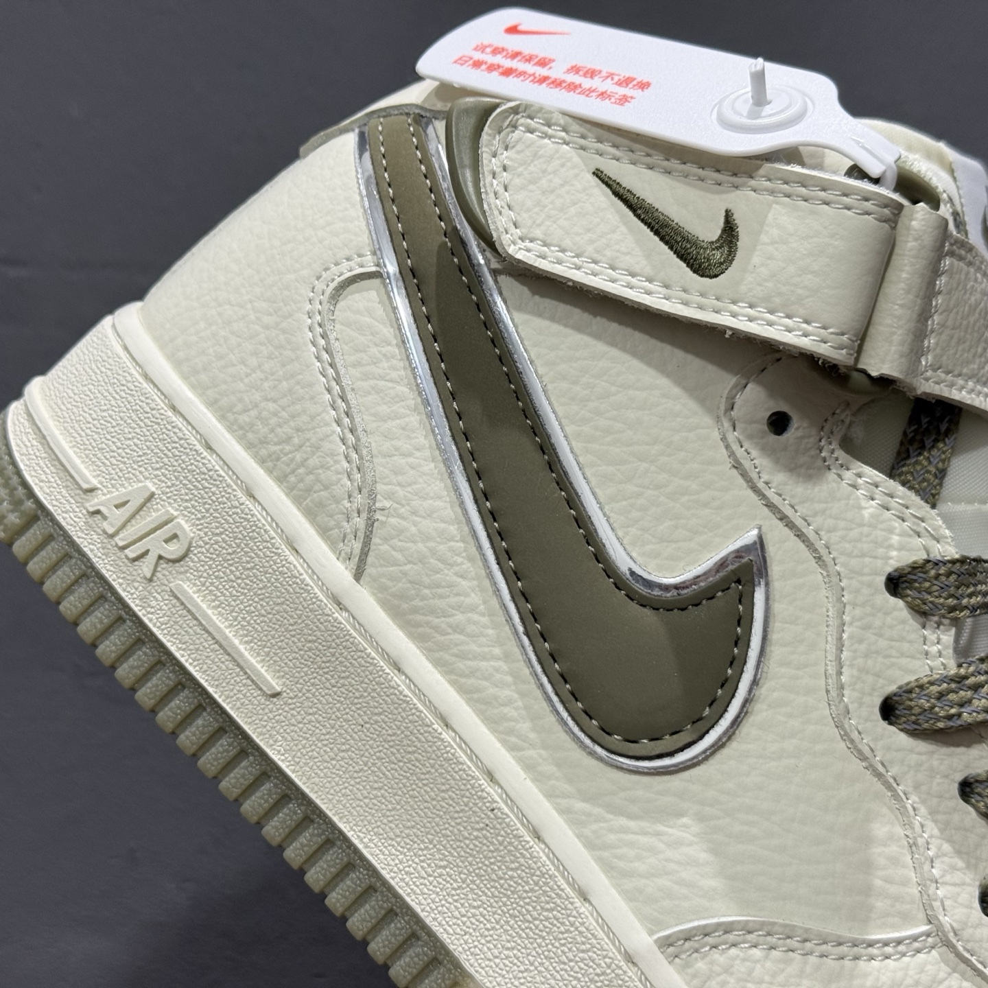 Nike Air Force 1'07 Mid 米军绿双色底 满天星 空军一号中帮休闲板鞋 XL0236-231-莆田鞋,莆田鞋货源,高仿鞋,高仿鞋货源,安福档口,莆田高仿鞋,莆田鞋批发,高仿鞋批发,莆田高仿运动鞋,高仿运动鞋,莆田运动鞋 Nike Air Force 1'07 Mid 米军绿双色底 满天星 空军一号中帮休闲板鞋 XL0236-231