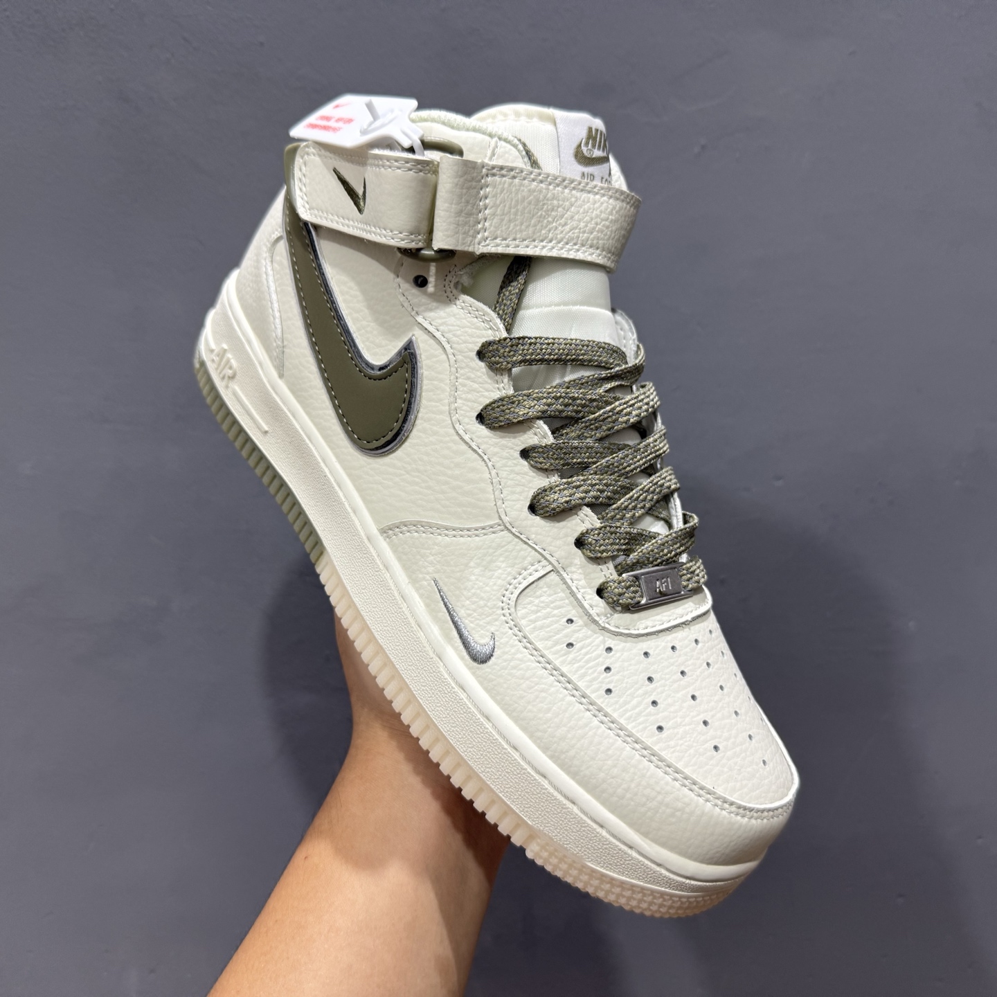 Nike Air Force 1'07 Mid 米军绿双色底 满天星 空军一号中帮休闲板鞋 XL0236-231-莆田鞋,莆田鞋货源,高仿鞋,高仿鞋货源,安福档口,莆田高仿鞋,莆田鞋批发,高仿鞋批发,莆田高仿运动鞋,高仿运动鞋,莆田运动鞋 Nike Air Force 1'07 Mid 米军绿双色底 满天星 空军一号中帮休闲板鞋 XL0236-231