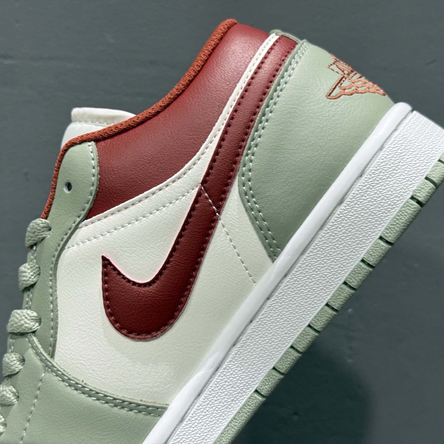 Air Jordan 1 Low 酒红青色 AJ1乔1低帮休闲板鞋 553338-133-莆田鞋,莆田鞋货源,高仿鞋,高仿鞋货源,安福档口,莆田高仿鞋,莆田鞋批发,高仿鞋批发,莆田高仿运动鞋,高仿运动鞋,莆田运动鞋 Air Jordan 1 Low 酒红青色 AJ1乔1低帮休闲板鞋 553338-133