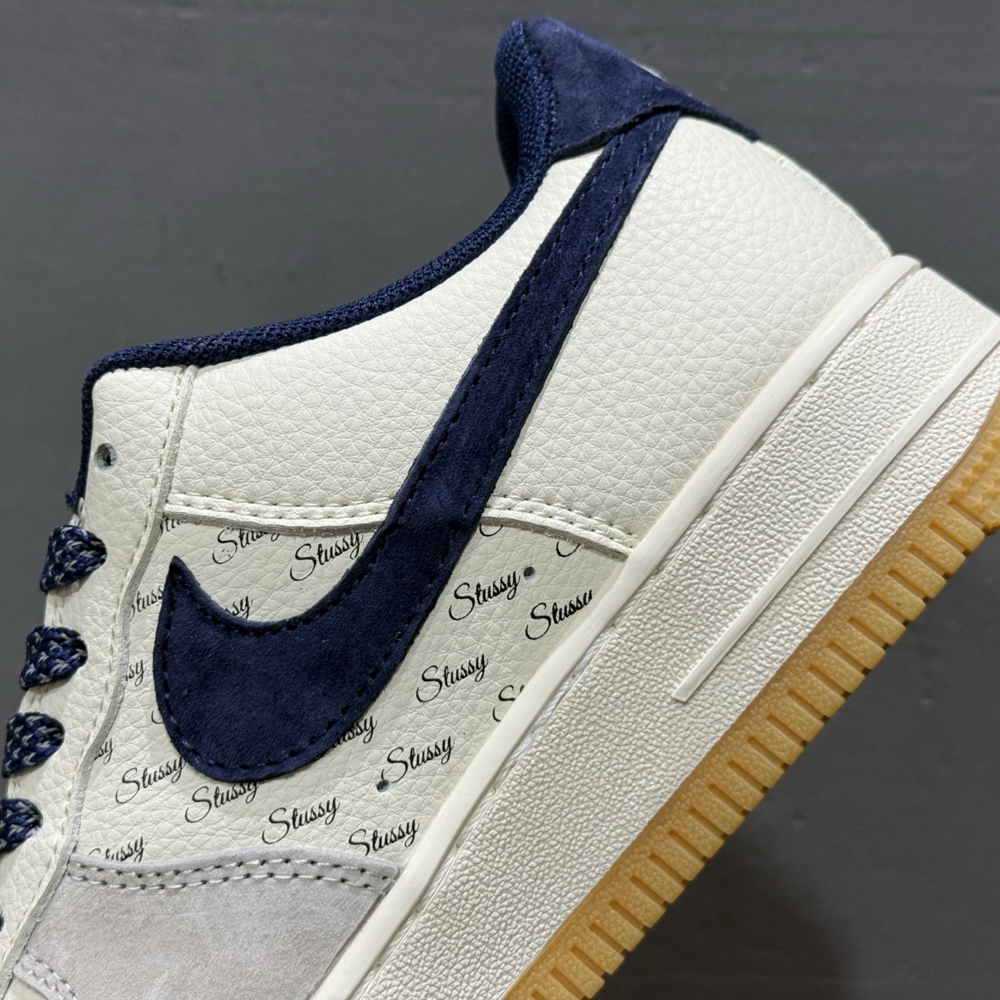 Stussy x NIke Air Force 1 米蓝生胶 JS8028-016-莆田鞋,莆田鞋货源,高仿鞋,高仿鞋货源,安福档口,莆田高仿鞋,莆田鞋批发,高仿鞋批发,莆田高仿运动鞋,高仿运动鞋,莆田运动鞋 Stussy x NIke Air Force 1 米蓝生胶 JS8028-016
