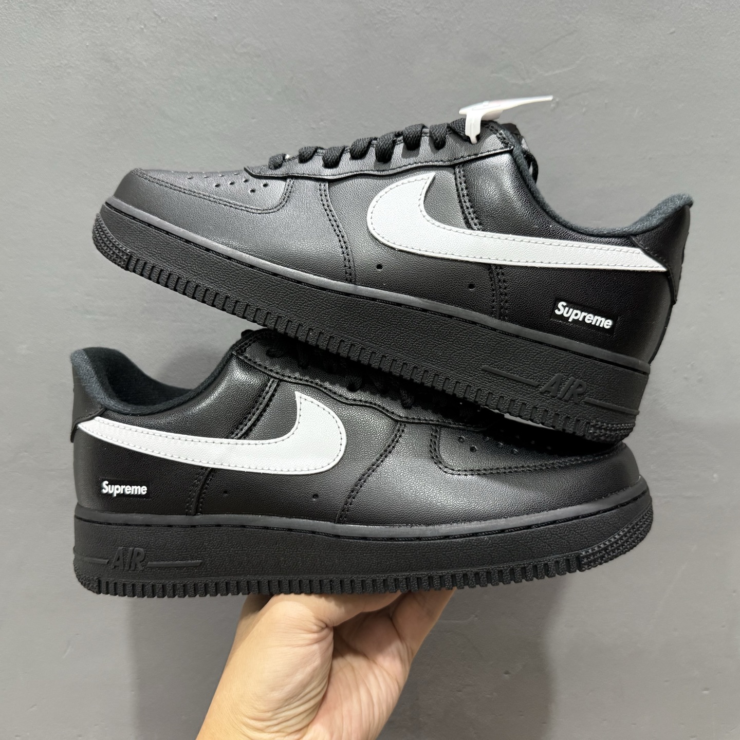 Supreme x Nike Air Force 1'07 Low 联名款 空军一号低帮休闲板鞋 CU9225-002-莆田鞋,莆田鞋货源,高仿鞋,高仿鞋货源,安福档口,莆田高仿鞋,莆田鞋批发,高仿鞋批发,莆田高仿运动鞋,高仿运动鞋,莆田运动鞋 Supreme x Nike Air Force 1'07 Low 联名款 空军一号低帮休闲板鞋 CU9225-002