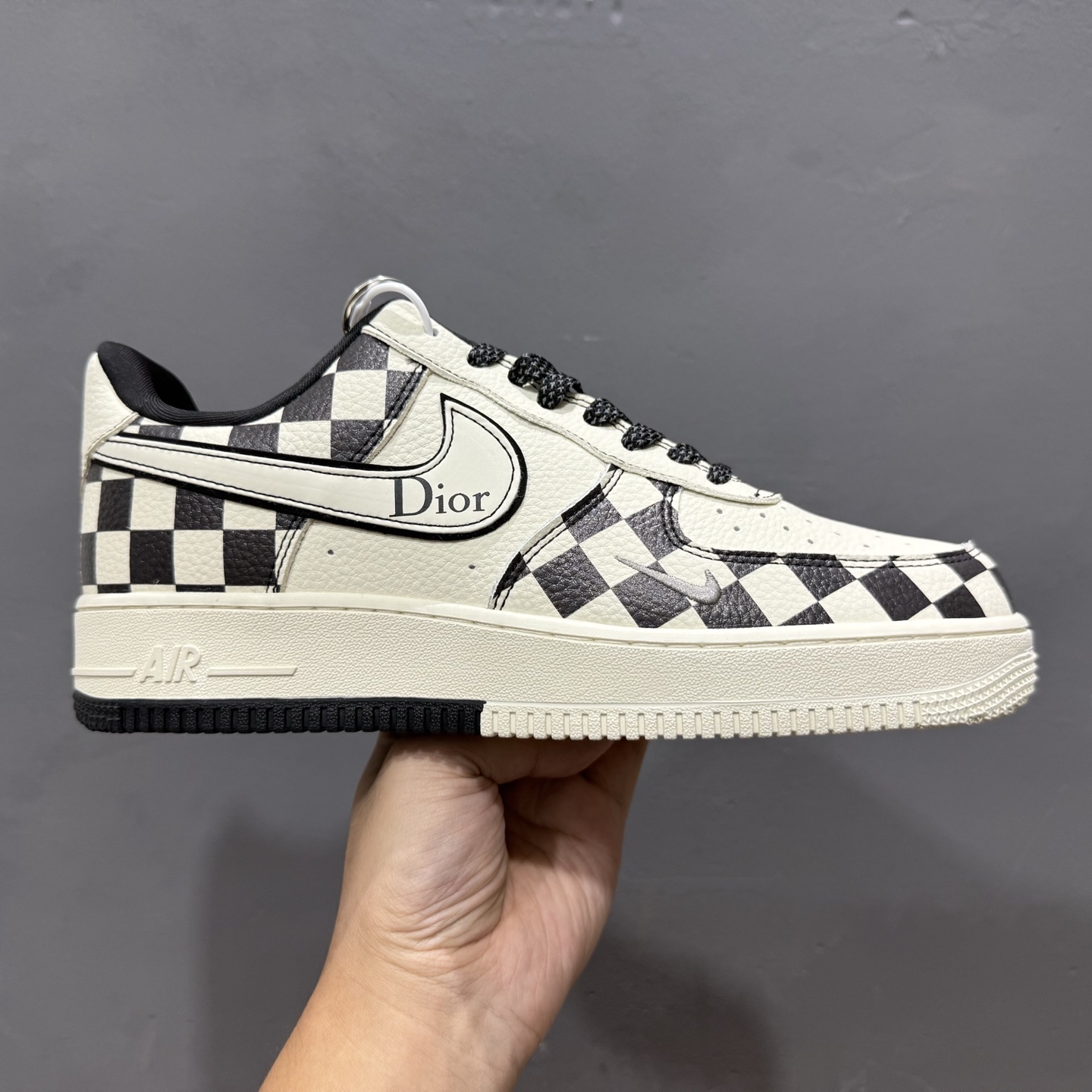 Dior x Nike Air Force 1 双拼米黑格子 KJ1688-022 Dior x Nike Air Force 1 双拼米黑格子 KJ1688-022