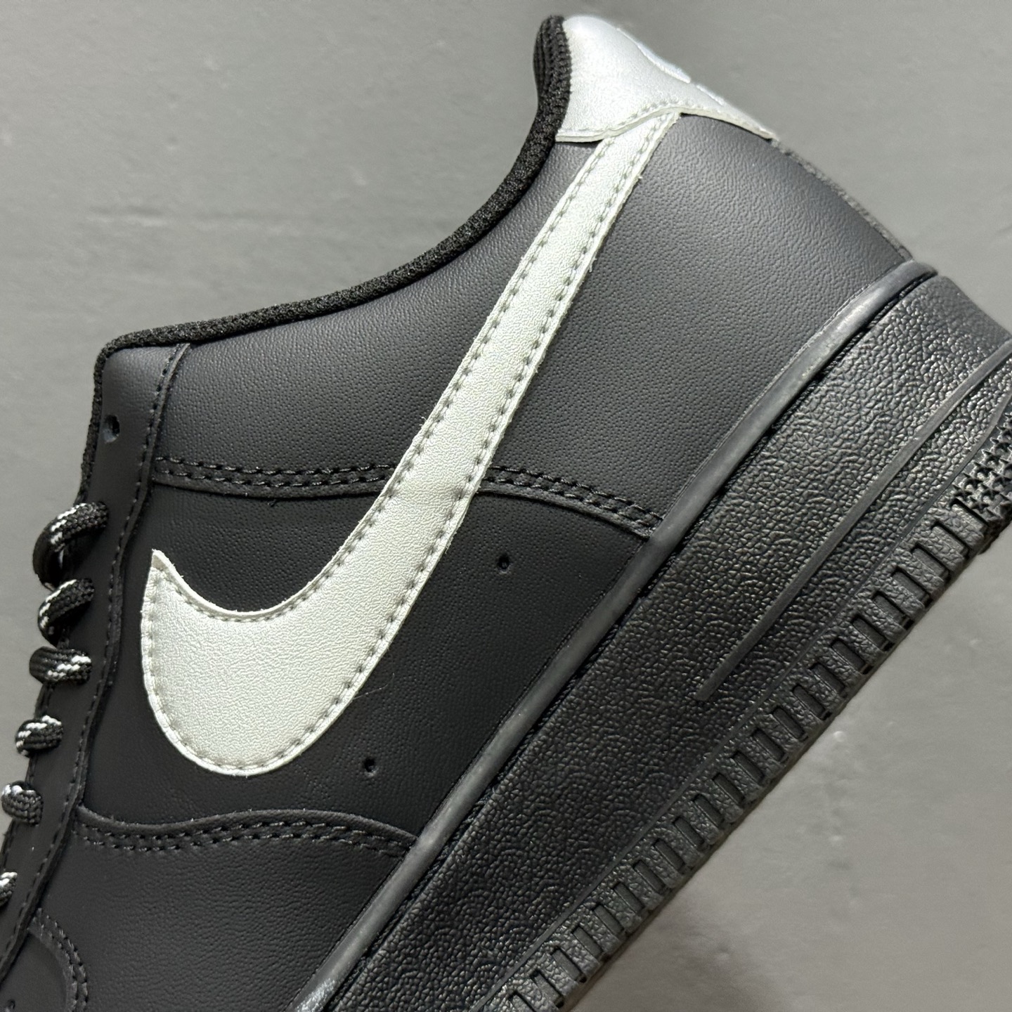 Nike Air Force 1'07 Low 黑银武士 空军一号低帮休闲板鞋 ZH0316-125-莆田鞋,莆田鞋货源,高仿鞋,高仿鞋货源,安福档口,莆田高仿鞋,莆田鞋批发,高仿鞋批发,莆田高仿运动鞋,高仿运动鞋,莆田运动鞋 Nike Air Force 1'07 Low 黑银武士 空军一号低帮休闲板鞋 ZH0316-125