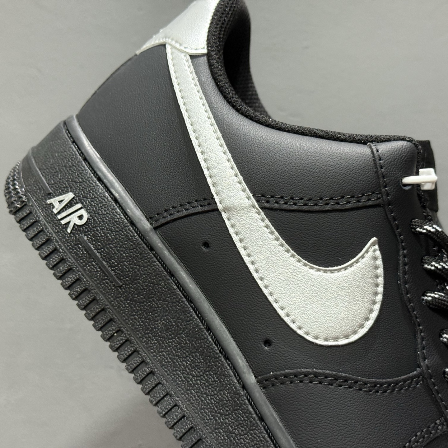 Nike Air Force 1'07 Low 黑银武士 空军一号低帮休闲板鞋 ZH0316-125-莆田鞋,莆田鞋货源,高仿鞋,高仿鞋货源,安福档口,莆田高仿鞋,莆田鞋批发,高仿鞋批发,莆田高仿运动鞋,高仿运动鞋,莆田运动鞋 Nike Air Force 1'07 Low 黑银武士 空军一号低帮休闲板鞋 ZH0316-125