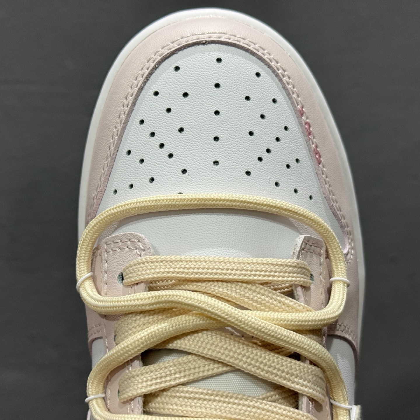 Nike Dunk Low 甜心狙击 粉色 此款以奶白色为画布 DD1391-103-莆田鞋,莆田鞋货源,高仿鞋,高仿鞋货源,安福档口,莆田高仿鞋,莆田鞋批发,高仿鞋批发,莆田高仿运动鞋,高仿运动鞋,莆田运动鞋 Nike Dunk Low 甜心狙击 粉色 此款以奶白色为画布 DD1391-103