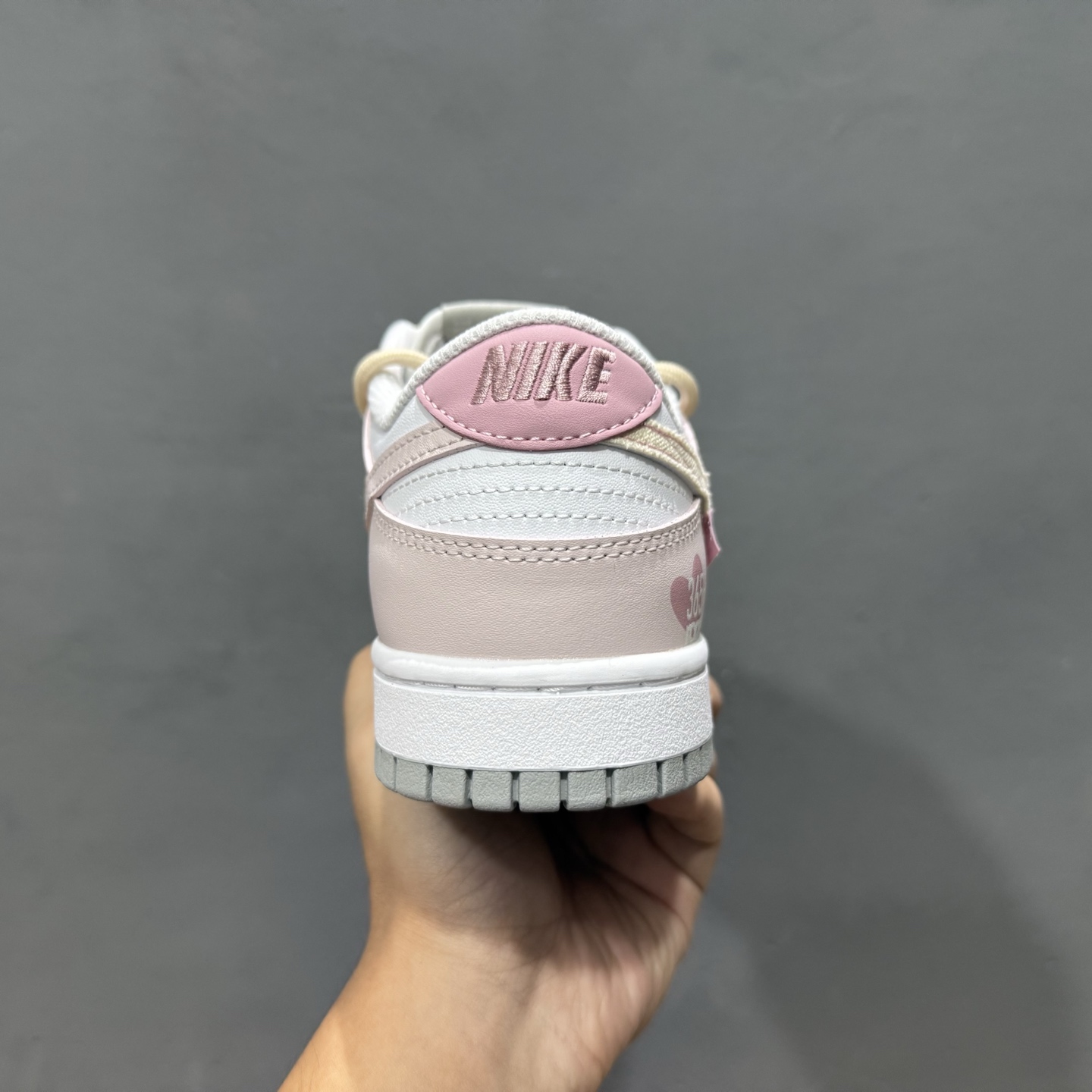 Nike Dunk Low 甜心狙击 粉色 此款以奶白色为画布 DD1391-103-莆田鞋,莆田鞋货源,高仿鞋,高仿鞋货源,安福档口,莆田高仿鞋,莆田鞋批发,高仿鞋批发,莆田高仿运动鞋,高仿运动鞋,莆田运动鞋 Nike Dunk Low 甜心狙击 粉色 此款以奶白色为画布 DD1391-103
