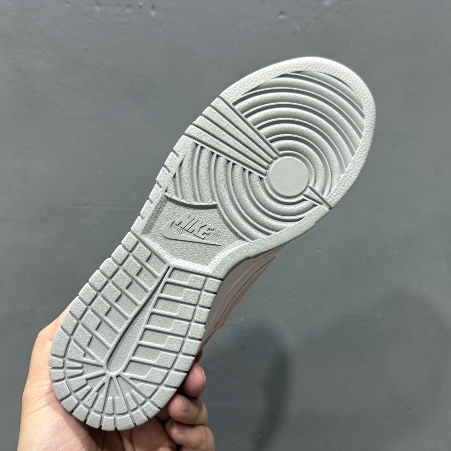 Nike Dunk Low 甜心狙击 粉色 此款以奶白色为画布 DD1391-103-莆田鞋,莆田鞋货源,高仿鞋,高仿鞋货源,安福档口,莆田高仿鞋,莆田鞋批发,高仿鞋批发,莆田高仿运动鞋,高仿运动鞋,莆田运动鞋 Nike Dunk Low 甜心狙击 粉色 此款以奶白色为画布 DD1391-103