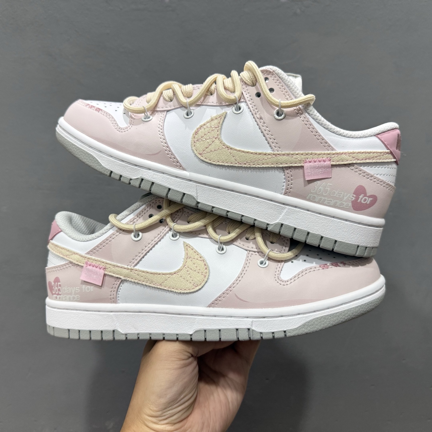 Nike Dunk Low 甜心狙击 粉色 此款以奶白色为画布 DD1391-103-莆田鞋,莆田鞋货源,高仿鞋,高仿鞋货源,安福档口,莆田高仿鞋,莆田鞋批发,高仿鞋批发,莆田高仿运动鞋,高仿运动鞋,莆田运动鞋 Nike Dunk Low 甜心狙击 粉色 此款以奶白色为画布 DD1391-103