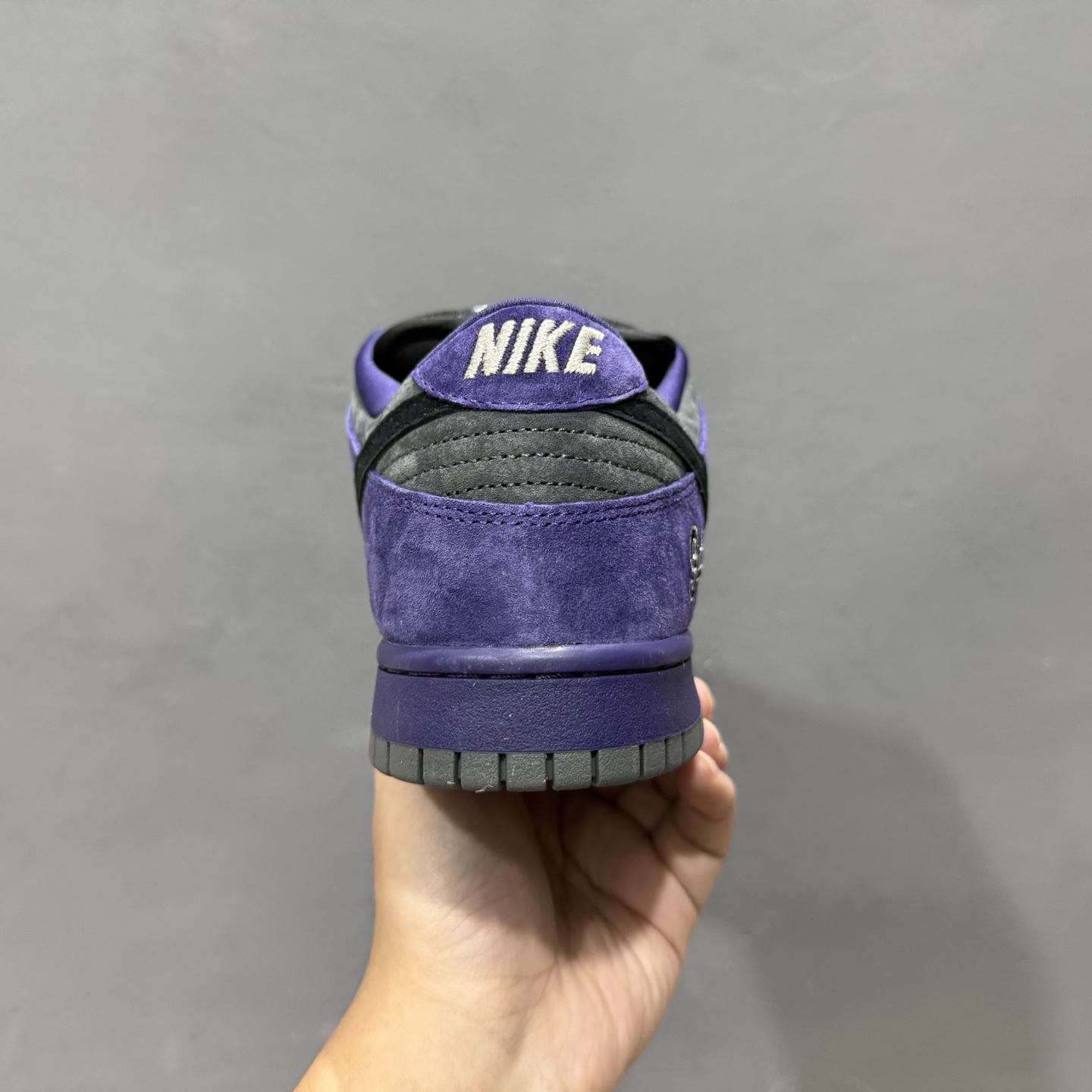 Supreme x NK Dunk SB Low 欧洲限定黑紫 HQ8487-500-莆田鞋,莆田鞋货源,高仿鞋,高仿鞋货源,安福档口,莆田高仿鞋,莆田鞋批发,高仿鞋批发,莆田高仿运动鞋,高仿运动鞋,莆田运动鞋 Supreme x NK Dunk SB Low 欧洲限定黑紫 HQ8487-500