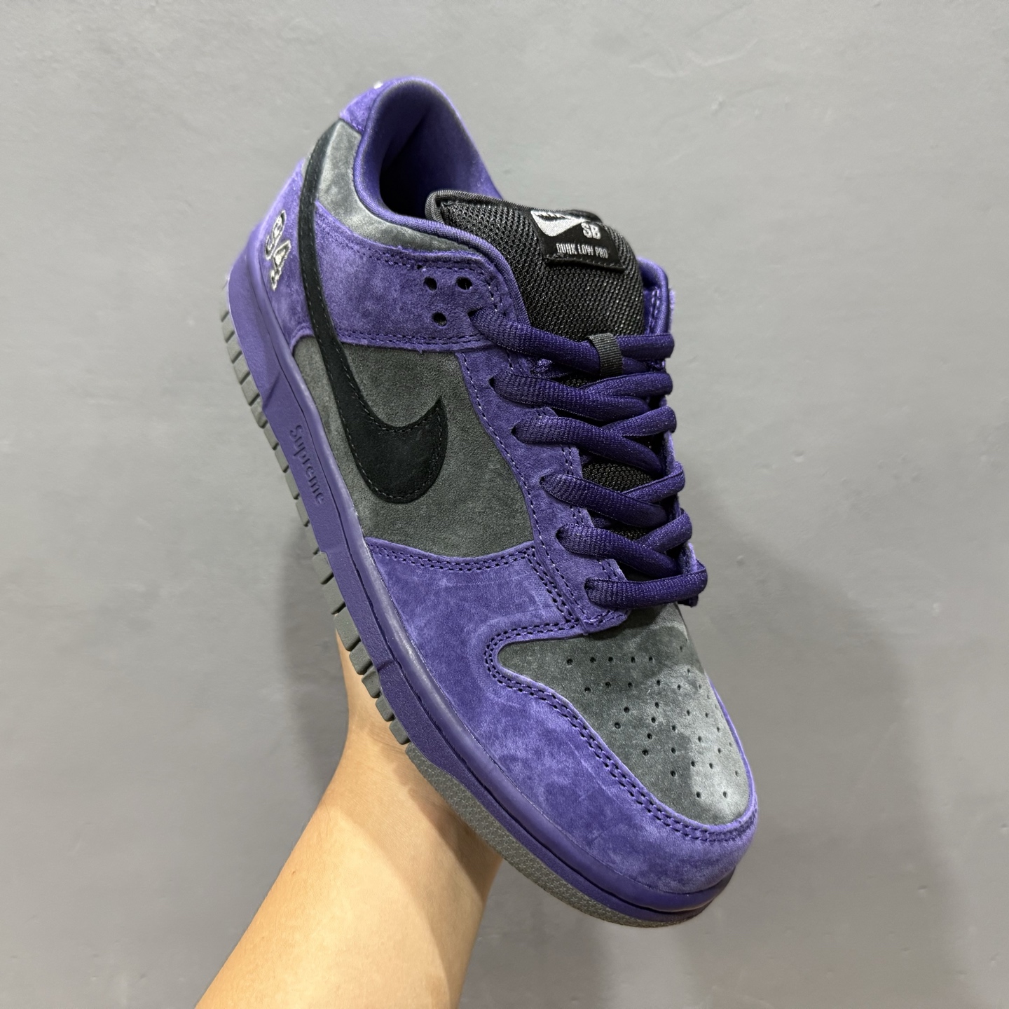 Supreme x NK Dunk SB Low 欧洲限定黑紫 HQ8487-500-莆田鞋,莆田鞋货源,高仿鞋,高仿鞋货源,安福档口,莆田高仿鞋,莆田鞋批发,高仿鞋批发,莆田高仿运动鞋,高仿运动鞋,莆田运动鞋 Supreme x NK Dunk SB Low 欧洲限定黑紫 HQ8487-500