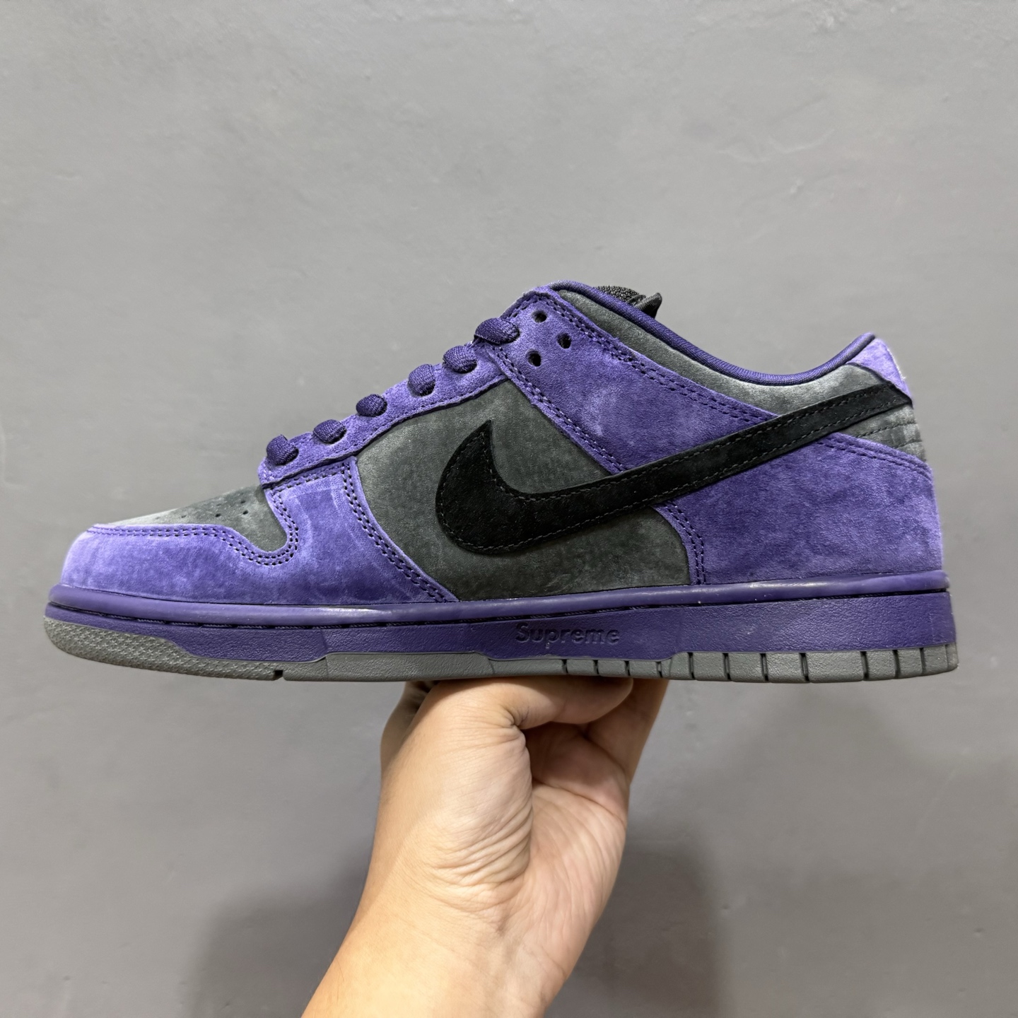 Supreme x NK Dunk SB Low 欧洲限定黑紫 HQ8487-500-莆田鞋,莆田鞋货源,高仿鞋,高仿鞋货源,安福档口,莆田高仿鞋,莆田鞋批发,高仿鞋批发,莆田高仿运动鞋,高仿运动鞋,莆田运动鞋 Supreme x NK Dunk SB Low 欧洲限定黑紫 HQ8487-500