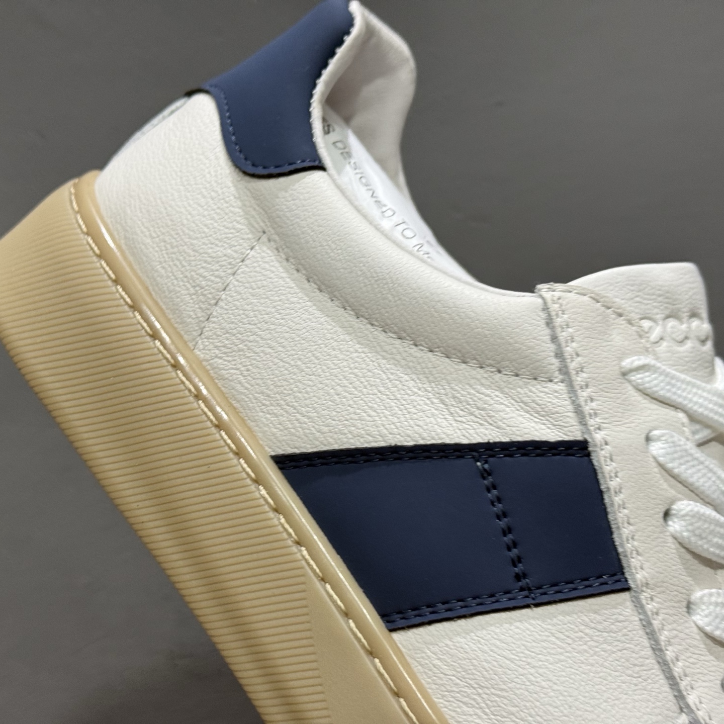 ECCO爱步休闲鞋秋 25年新款时尚德训鞋 经典百搭板鞋