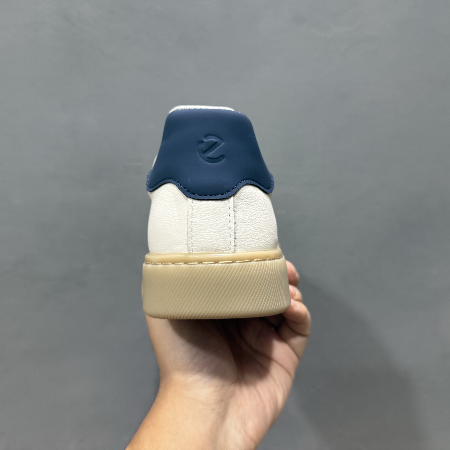 ECCO爱步休闲鞋秋 25年新款时尚德训鞋 经典百搭板鞋