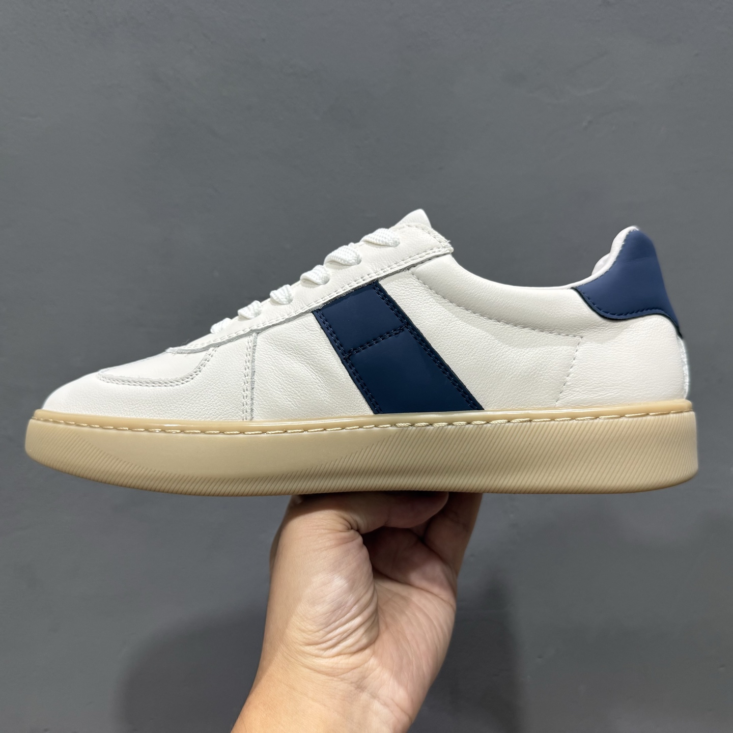 ECCO爱步休闲鞋秋 25年新款时尚德训鞋 经典百搭板鞋