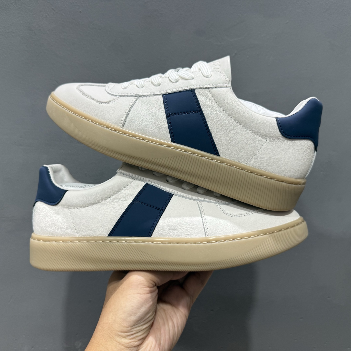 ECCO爱步休闲鞋秋 25年新款时尚德训鞋 经典百搭板鞋