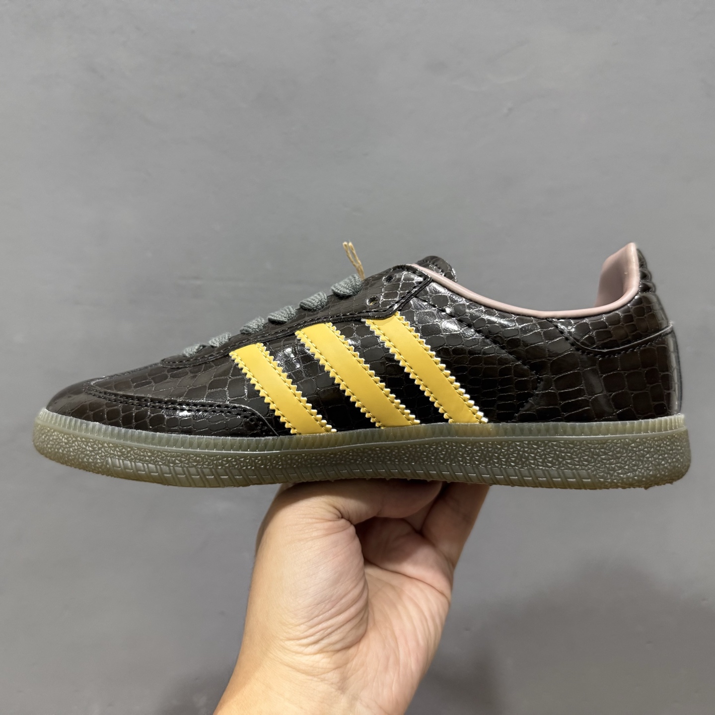 adidas originals Samba 黑色 KI6280-莆田鞋,莆田鞋货源,高仿鞋,高仿鞋货源,安福档口,莆田高仿鞋,莆田鞋批发,高仿鞋批发,莆田高仿运动鞋,高仿运动鞋,莆田运动鞋 adidas originals Samba 黑色 KI6280