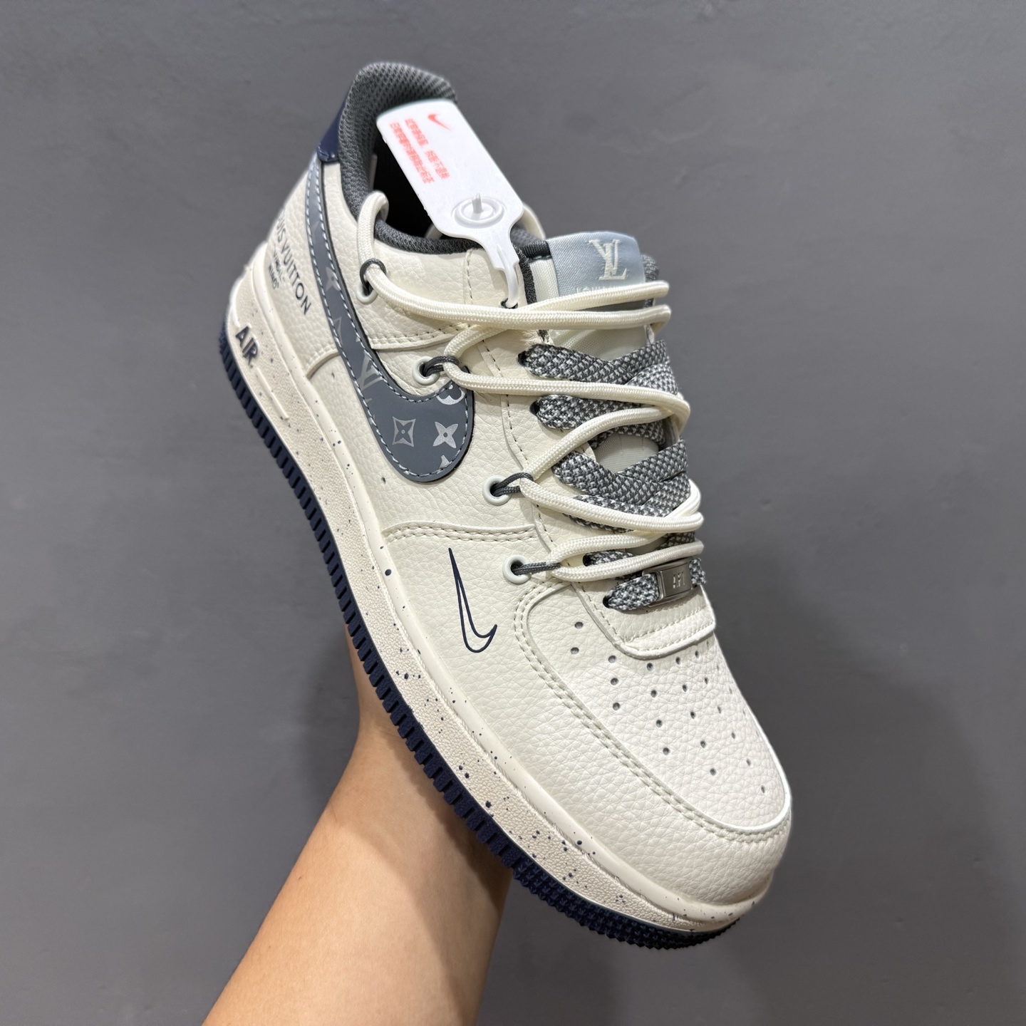 独家实拍Nike Air Force 1‘07 Low LV联名 花勾抽绳 空军一号低帮休闲板鞋 DM6868-066-莆田鞋,莆田鞋货源,高仿鞋,高仿鞋货源,安福档口,莆田高仿鞋,莆田鞋批发,高仿鞋批发,莆田高仿运动鞋,高仿运动鞋,莆田运动鞋 独家实拍Nike Air Force 1‘07 Low LV联名 花勾抽绳 空军一号低帮休闲板鞋 DM6868-066