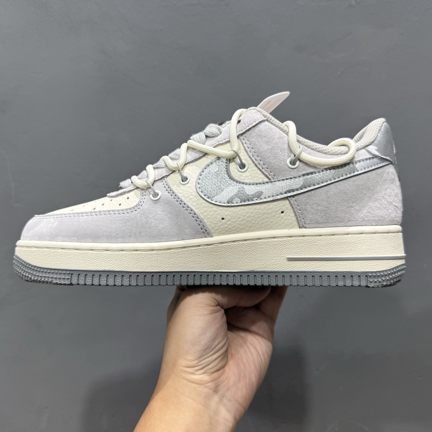 独家实拍Nike Air Force 1‘07 Low LV联名 花勾抽绳 空军一号低帮休闲板鞋 DM6868-016-莆田鞋,莆田鞋货源,高仿鞋,高仿鞋货源,安福档口,莆田高仿鞋,莆田鞋批发,高仿鞋批发,莆田高仿运动鞋,高仿运动鞋,莆田运动鞋 独家实拍Nike Air Force 1‘07 Low LV联名 花勾抽绳 空军一号低帮休闲板鞋 DM6868-016