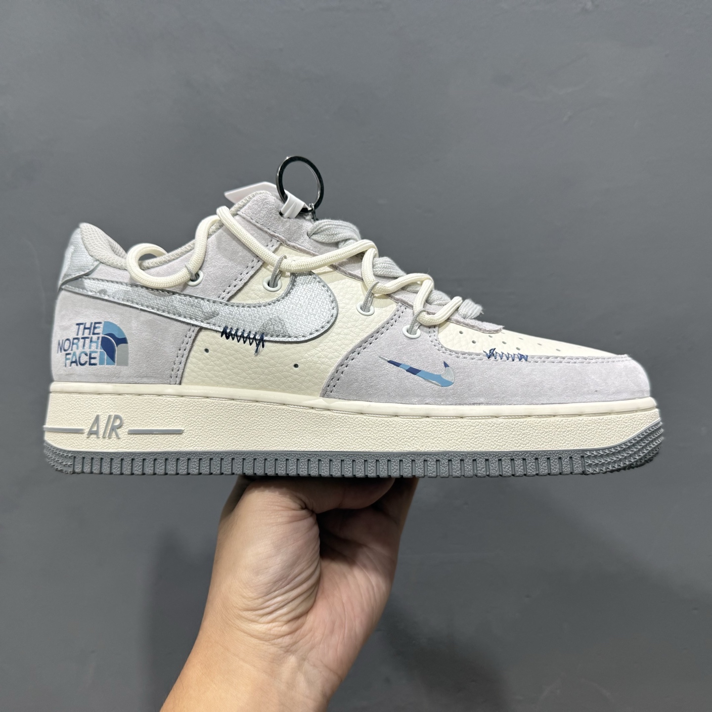 独家实拍Nike Air Force 1‘07 Low LV联名 花勾抽绳 空军一号低帮休闲板鞋 DM6868-016 独家实拍Nike Air Force 1‘07 Low LV联名 花勾抽绳 空军一号低帮休闲板鞋 DM6868-016