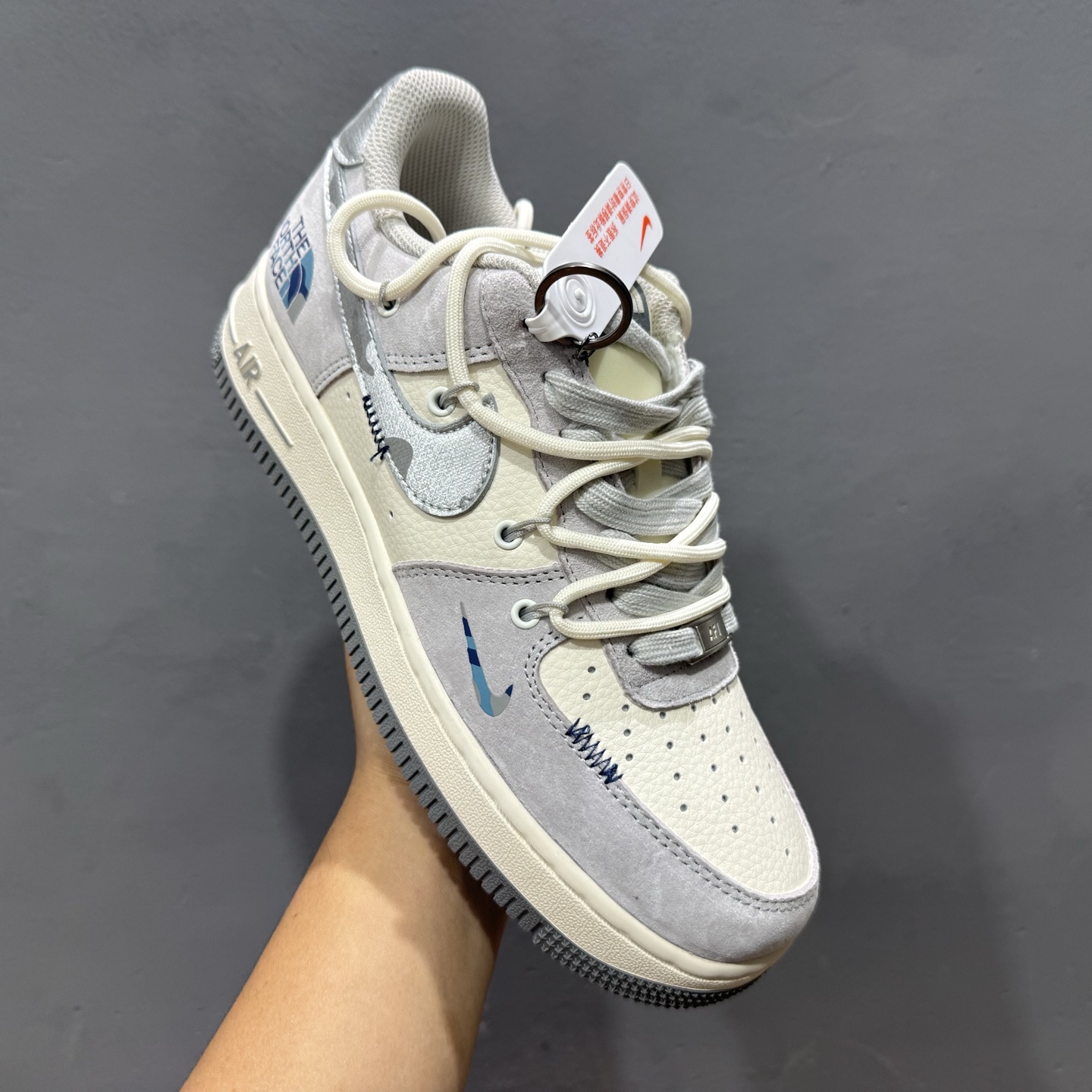 独家实拍Nike Air Force 1‘07 Low LV联名 花勾抽绳 空军一号低帮休闲板鞋 DM6868-016-莆田鞋,莆田鞋货源,高仿鞋,高仿鞋货源,安福档口,莆田高仿鞋,莆田鞋批发,高仿鞋批发,莆田高仿运动鞋,高仿运动鞋,莆田运动鞋 独家实拍Nike Air Force 1‘07 Low LV联名 花勾抽绳 空军一号低帮休闲板鞋 DM6868-016