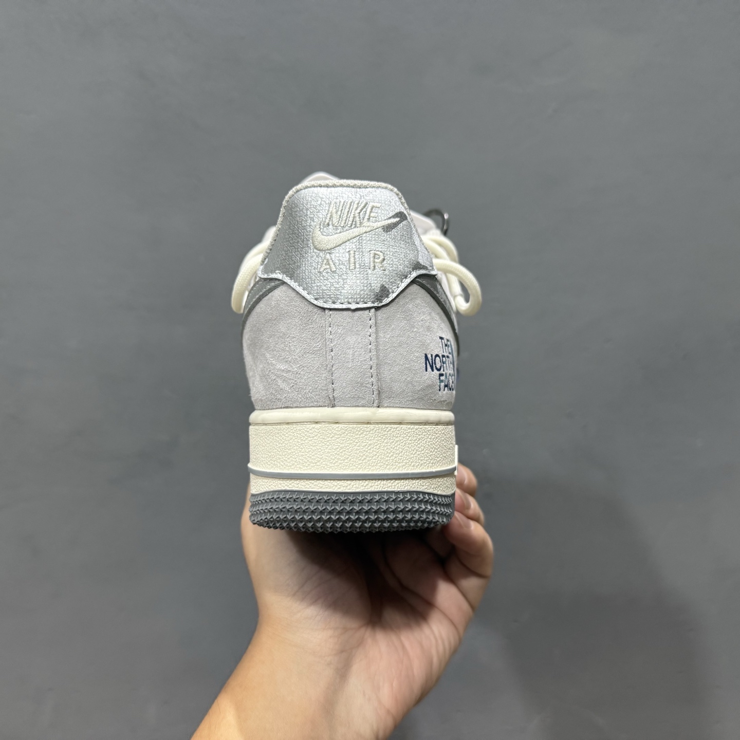 独家实拍Nike Air Force 1‘07 Low LV联名 花勾抽绳 空军一号低帮休闲板鞋 DM6868-016-莆田鞋,莆田鞋货源,高仿鞋,高仿鞋货源,安福档口,莆田高仿鞋,莆田鞋批发,高仿鞋批发,莆田高仿运动鞋,高仿运动鞋,莆田运动鞋 独家实拍Nike Air Force 1‘07 Low LV联名 花勾抽绳 空军一号低帮休闲板鞋 DM6868-016