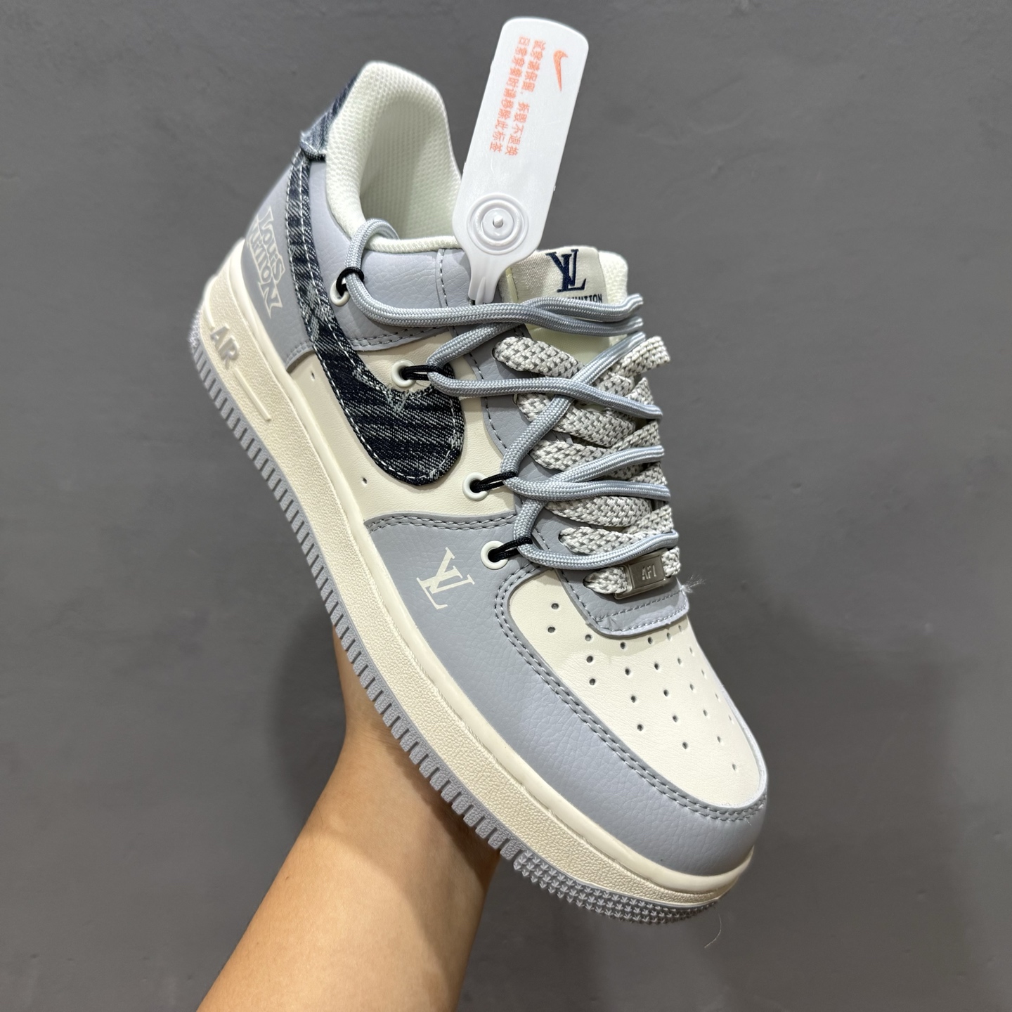 独家实拍Nike Air Force 1‘07 Low LV联名 花勾抽绳 空军一号低帮休闲板鞋 DM6868-099-莆田鞋,莆田鞋货源,高仿鞋,高仿鞋货源,安福档口,莆田高仿鞋,莆田鞋批发,高仿鞋批发,莆田高仿运动鞋,高仿运动鞋,莆田运动鞋 独家实拍Nike Air Force 1‘07 Low LV联名 花勾抽绳 空军一号低帮休闲板鞋 DM6868-099