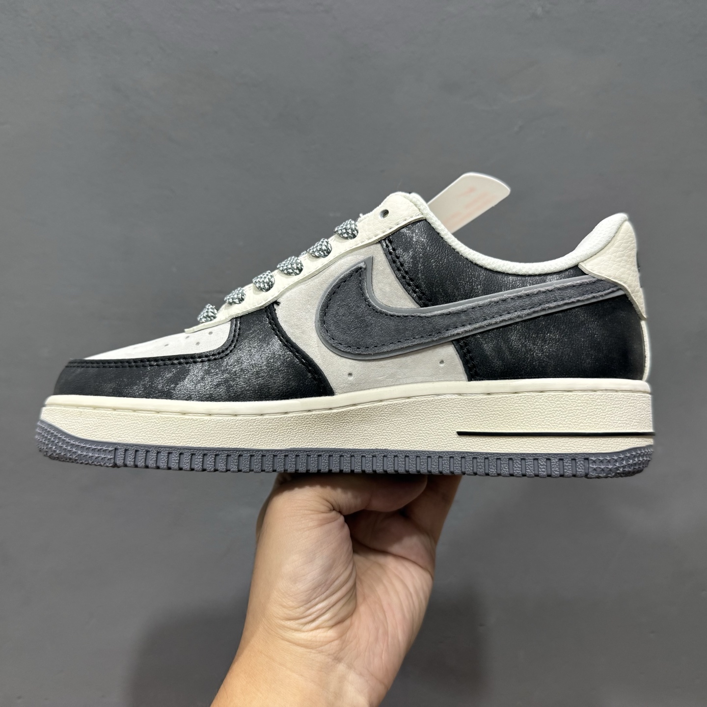 独家实拍Nike Air Force 1‘07 Low LV联名 花勾抽绳 空军一号低帮休闲板鞋 DM6868-004-莆田鞋,莆田鞋货源,高仿鞋,高仿鞋货源,安福档口,莆田高仿鞋,莆田鞋批发,高仿鞋批发,莆田高仿运动鞋,高仿运动鞋,莆田运动鞋 独家实拍Nike Air Force 1‘07 Low LV联名 花勾抽绳 空军一号低帮休闲板鞋 DM6868-004